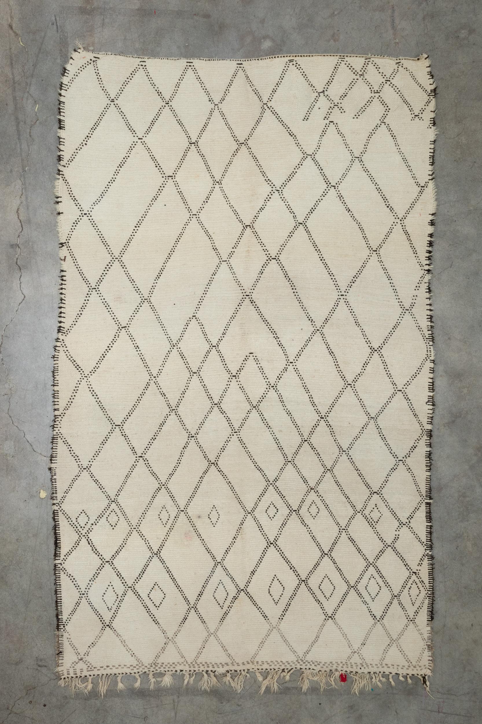 Vintage Moroccan Beni Ourain Rug - Neutral, Cream For Sale 1