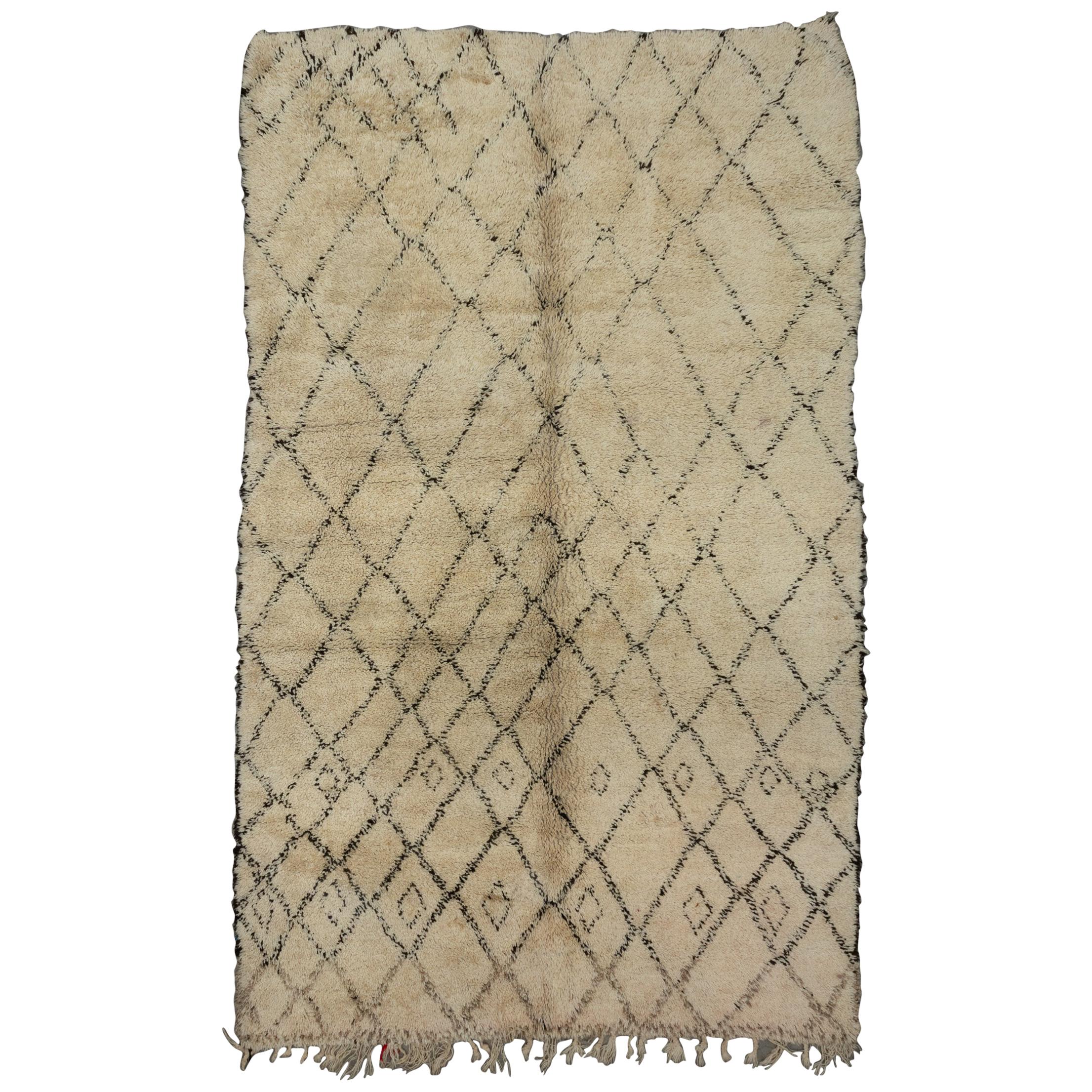 Vintage Moroccan Beni Ourain Rug - Neutral, Cream For Sale