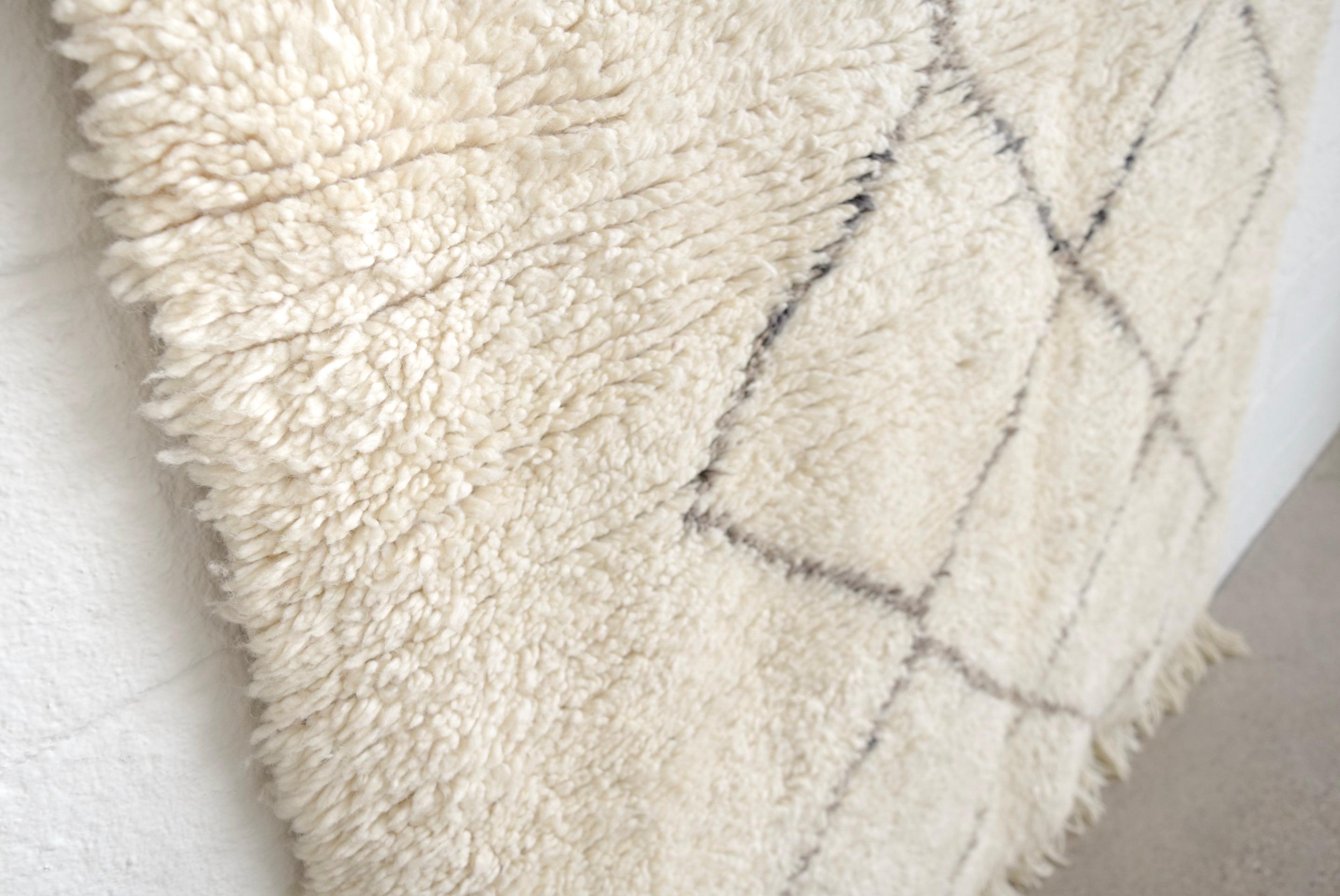 Alfombra marroquí vintage Beni Ourain de lana beige siglo XX en venta
