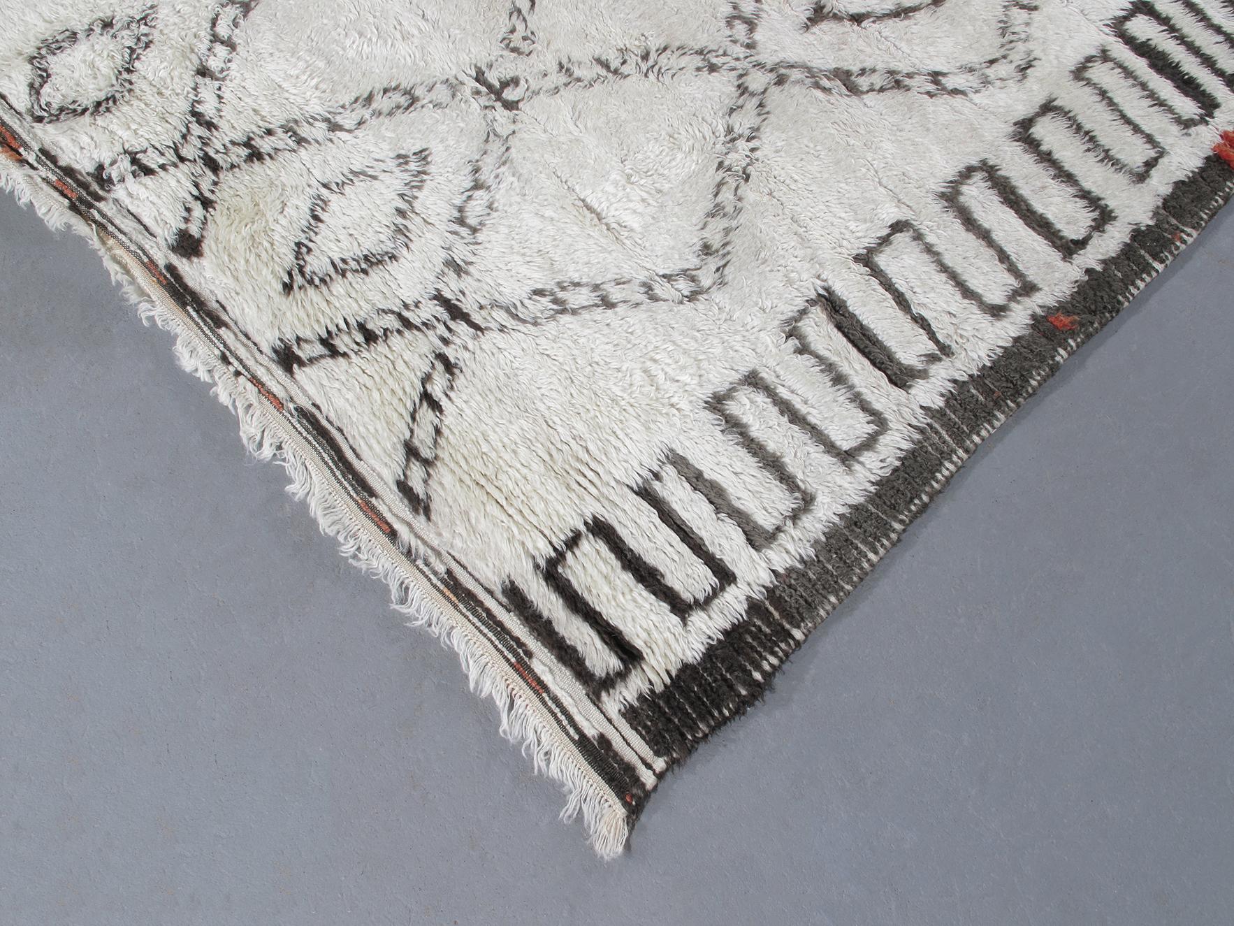 Noué à la main Tapis tribaux berbères marocains Beni Ourain vintage en vente