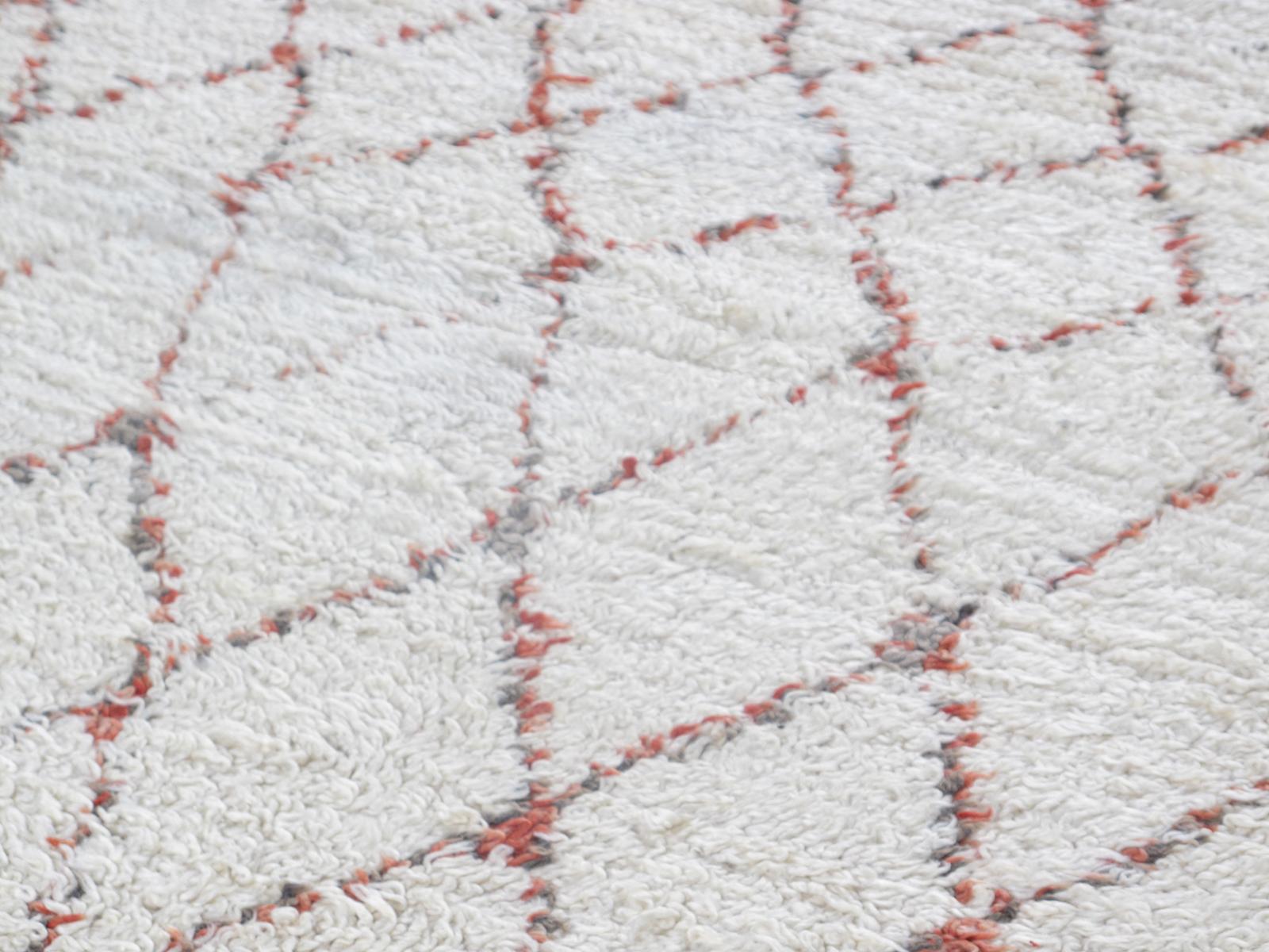 Milieu du XXe siècle Vieux tapis tribal berbère marocain Beni Ourain Boujad en vente