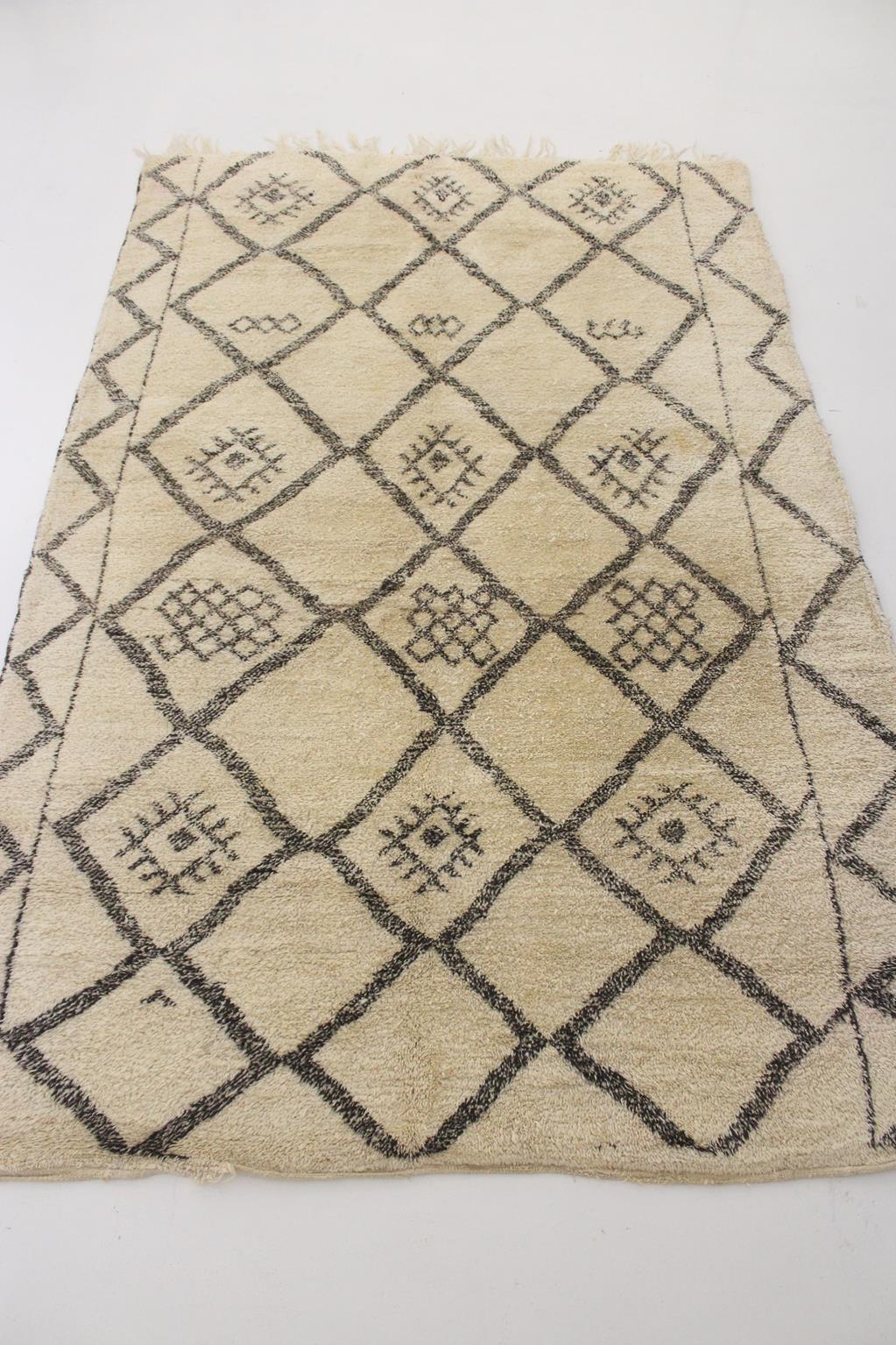 Vintage Moroccan Beni Ourain rug - Beige/black - 5.9x9.5feet / 180x290cm For Sale 4