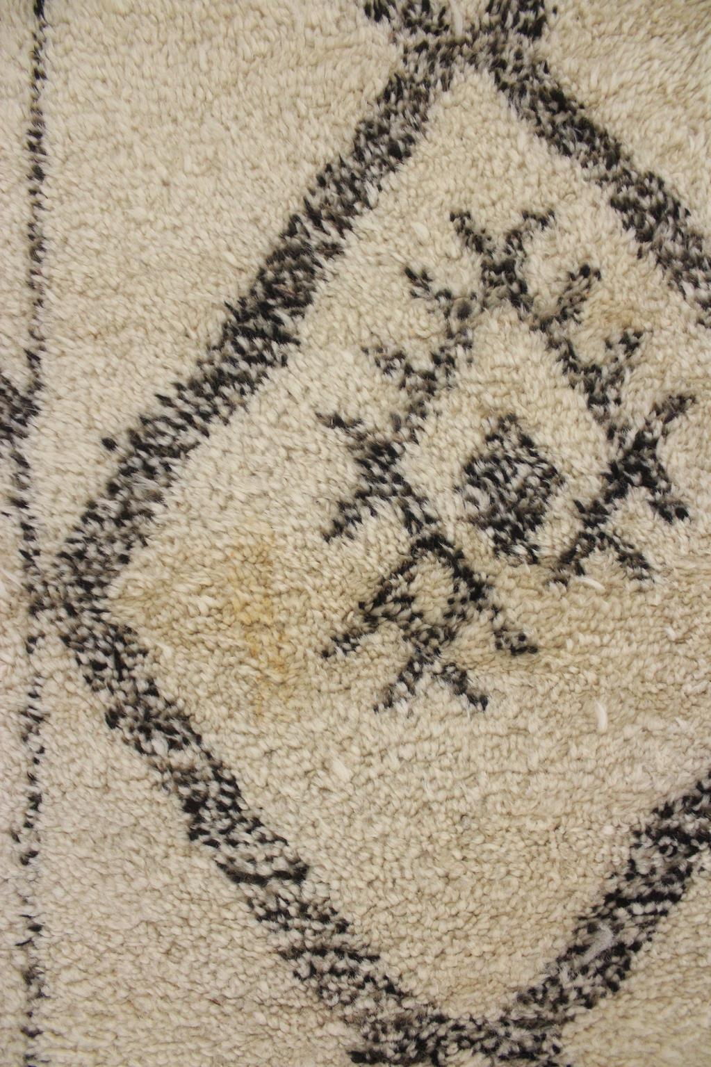 Vintage Moroccan Beni Ourain rug - Beige/black - 5.9x9.5feet / 180x290cm For Sale 5