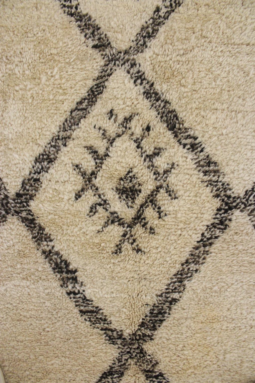 Vintage Moroccan Beni Ourain rug - Beige/black - 5.9x9.5feet / 180x290cm For Sale 2