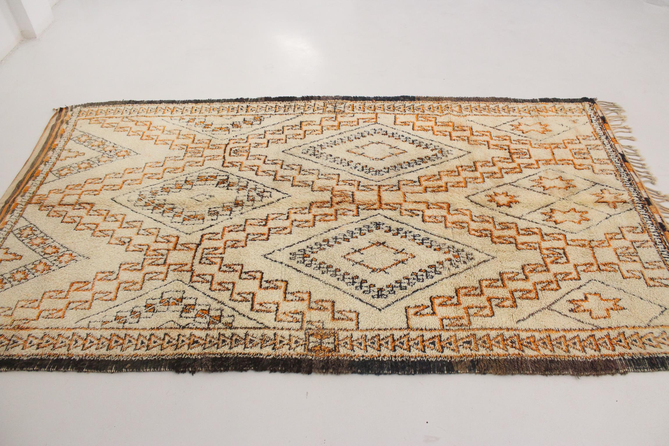 Hand-Woven Vintage Moroccan Beni Ourain rug - Beige/orange - 6.2x11.1feet / 190x340cm For Sale