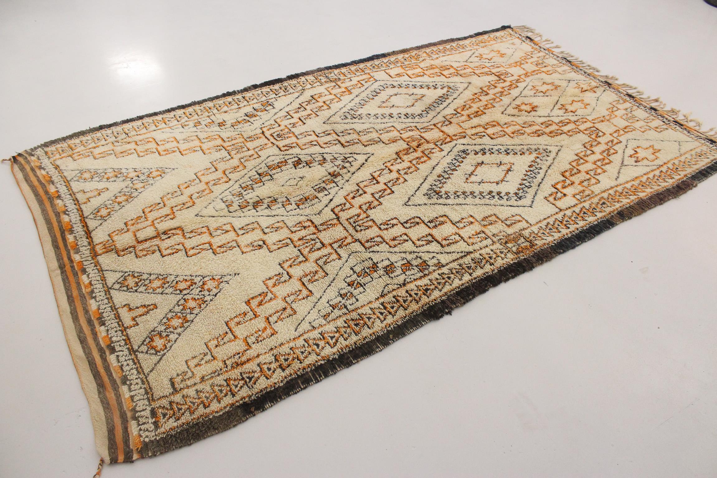 Vintage Moroccan Beni Ourain rug - Beige/orange - 6.2x11.1feet / 190x340cm In Good Condition For Sale In Marrakech, MA