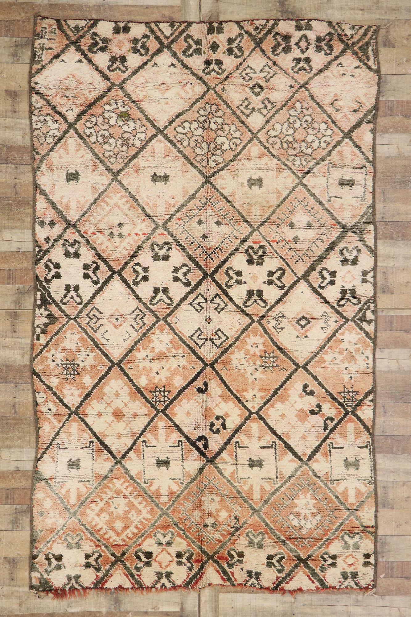  Marokkanischer Beni Ourain-Teppich im Vintage-Stil, Berber Stammeskunst Marokko (20. Jahrhundert) im Angebot