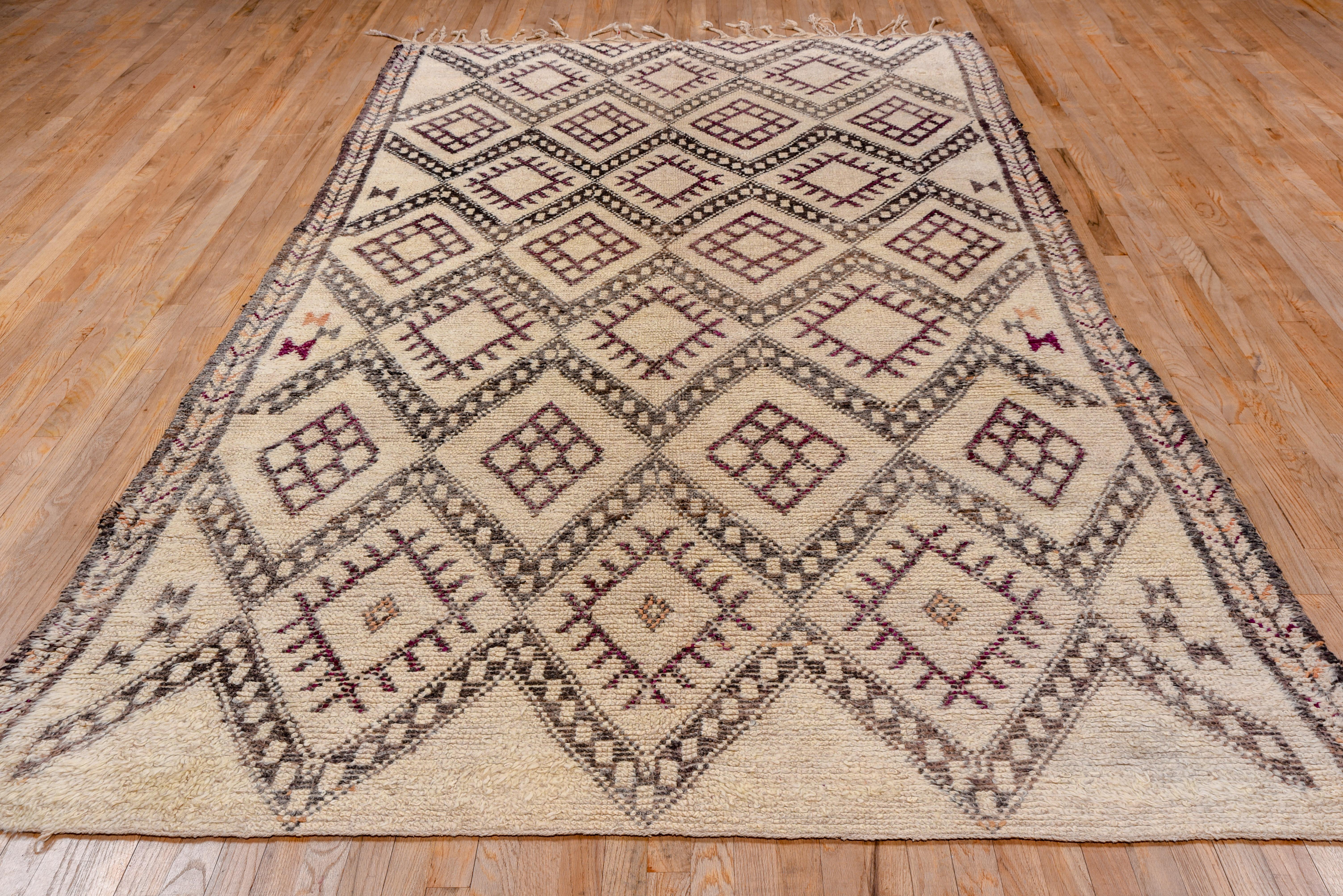 Vintage Moroccan Beni Ourain Rug, High Atlas Mountains, Purple Accents In Good Condition For Sale In New York, NY