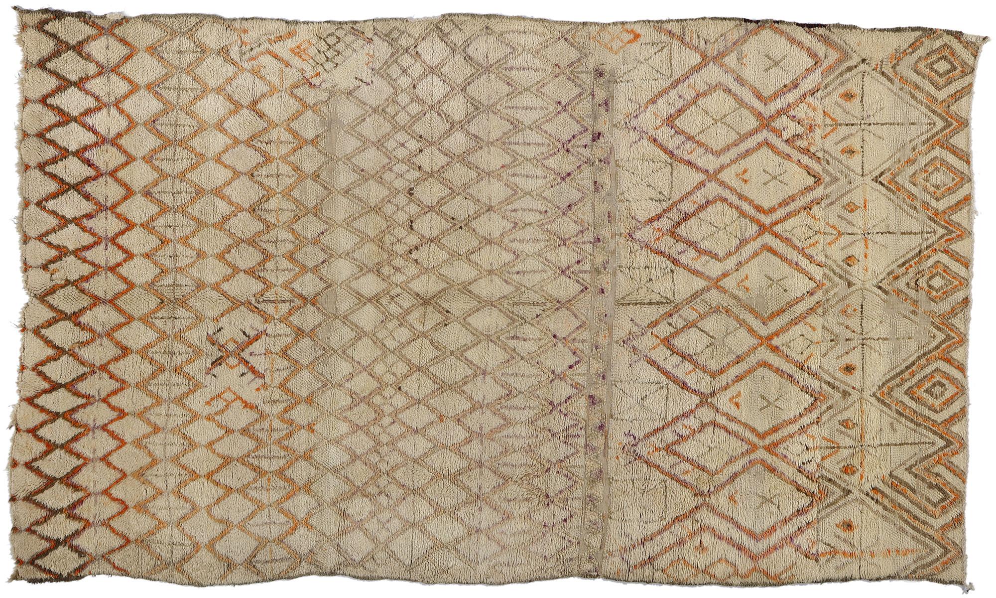 Marokkanischer Beni Ourain-Teppich im Vintage-Stil, Mid-Century Modern trifft Stammeskunst-Enchantment im Angebot 3