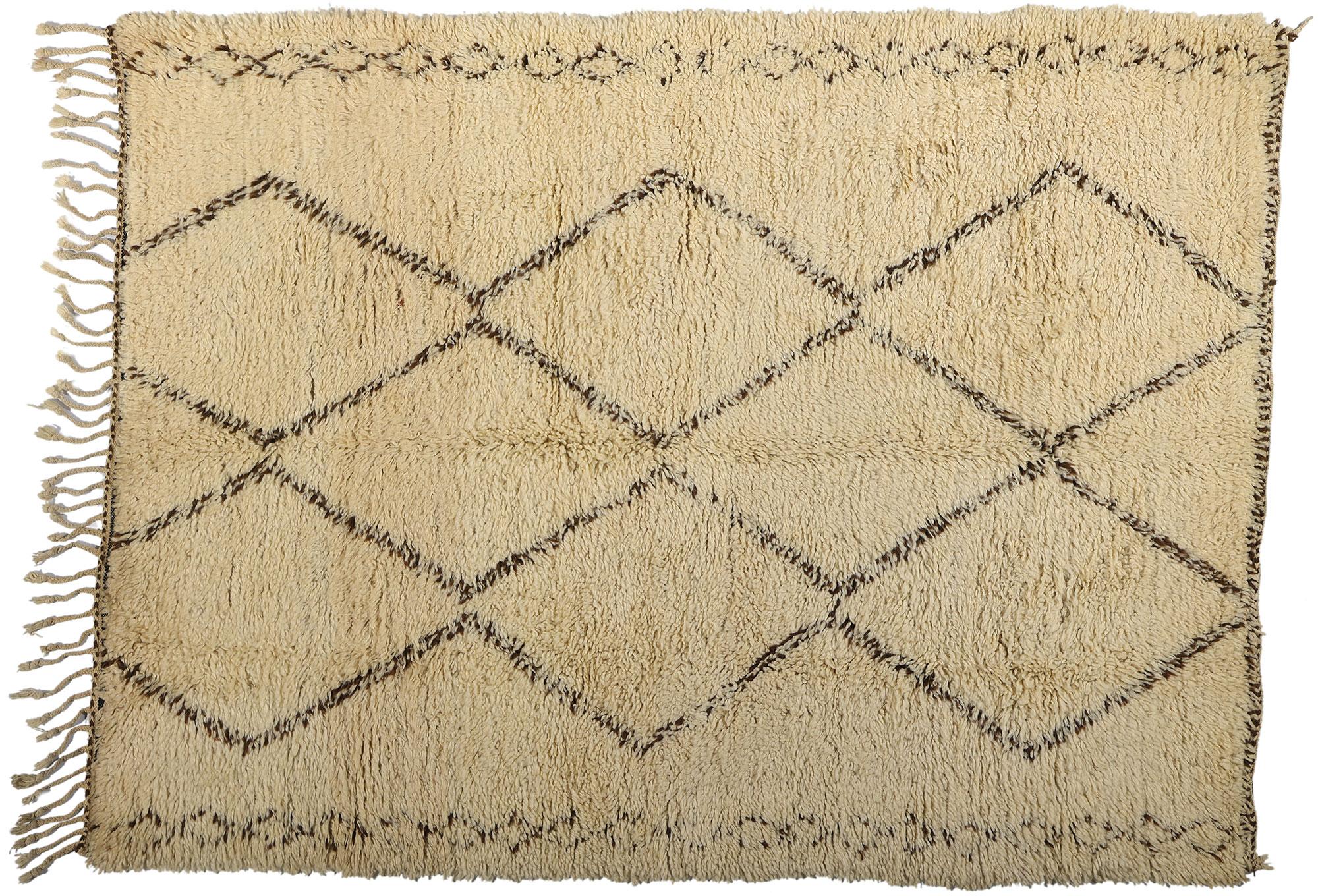 Tapis Beni Ourain marocain du milieu du siècle dernier rencontre l'enchantement tribal en vente 2