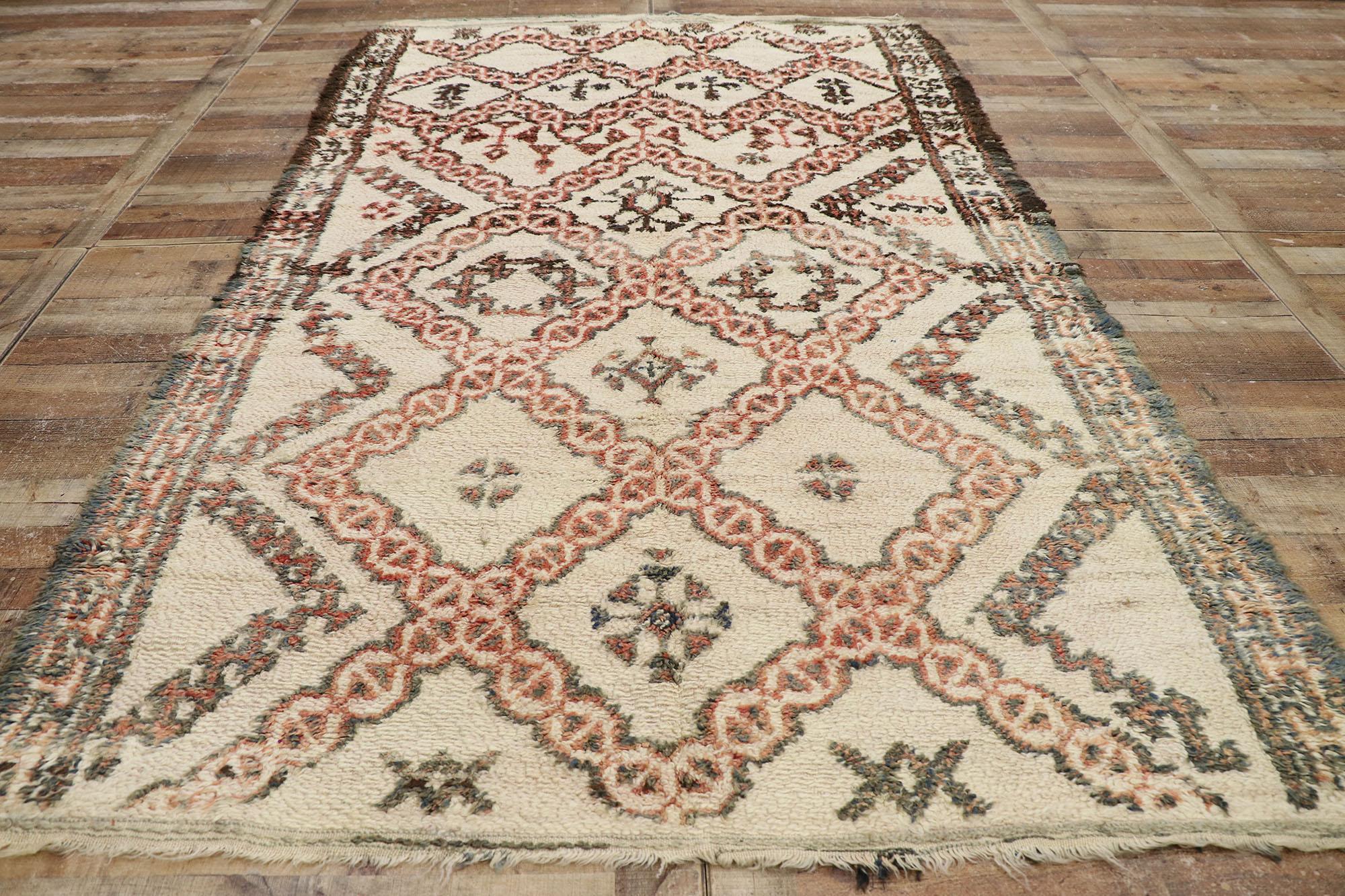 Marokkanischer Beni Ourain-Teppich im Vintage-Stil, Mid-Century Modern trifft Stammeskunst-Enchantment (Wolle) im Angebot
