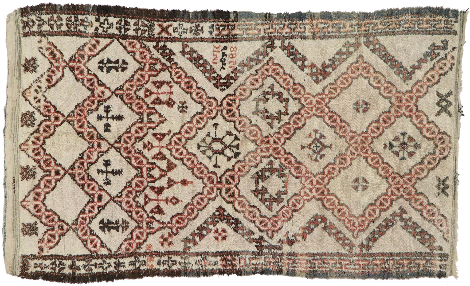 Marokkanischer Beni Ourain-Teppich im Vintage-Stil, Mid-Century Modern trifft Stammeskunst-Enchantment im Angebot 1