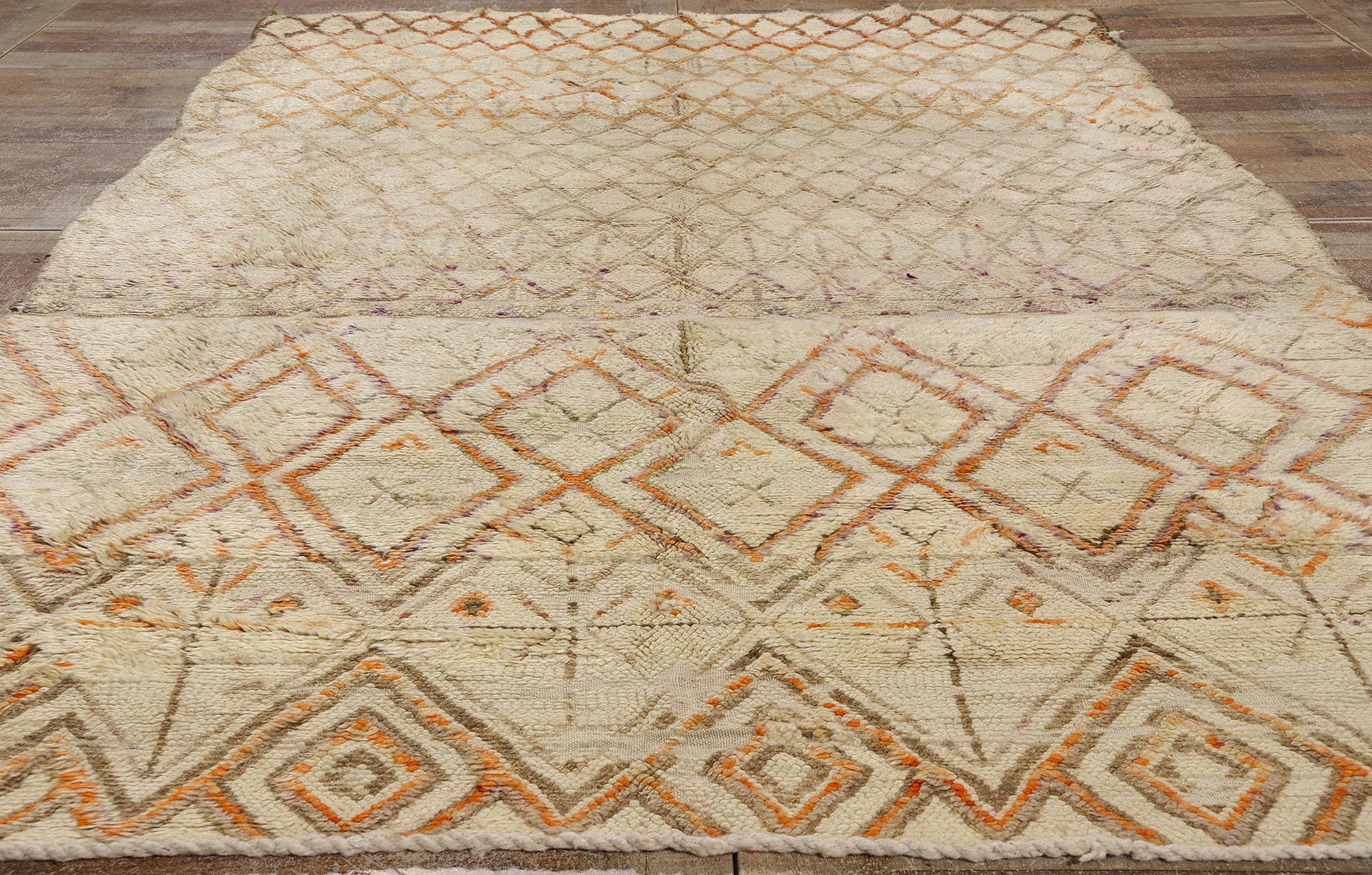 Marokkanischer Beni Ourain-Teppich im Vintage-Stil, Mid-Century Modern trifft Stammeskunst-Enchantment im Angebot 1