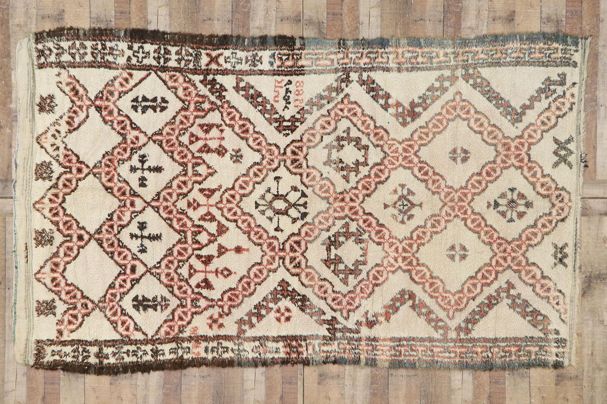 Marokkanischer Beni Ourain-Teppich im Vintage-Stil, Mid-Century Modern trifft Stammeskunst-Enchantment im Angebot 2