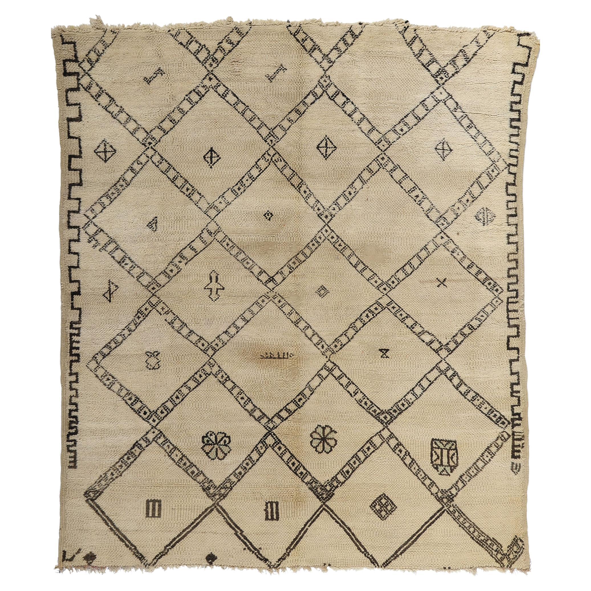 Marokkanischer Beni Ourain-Teppich im Vintage-Stil, Mid-Century Modern trifft Stammeskunst-Enchantment