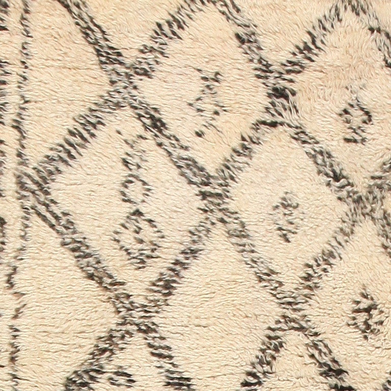 Alfombra vintage marroquí Beni Ourain. 5 pies 6 pulgadas x 10 pies 6 pulgadas siglo XX en venta