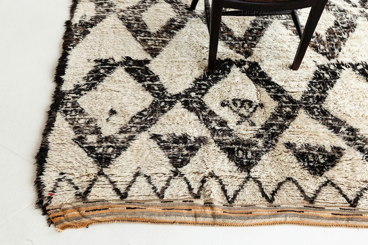 Vintage Moroccan Beni Ourain Tribe Berber Rug In Good Condition For Sale In WEST HOLLYWOOD, CA
