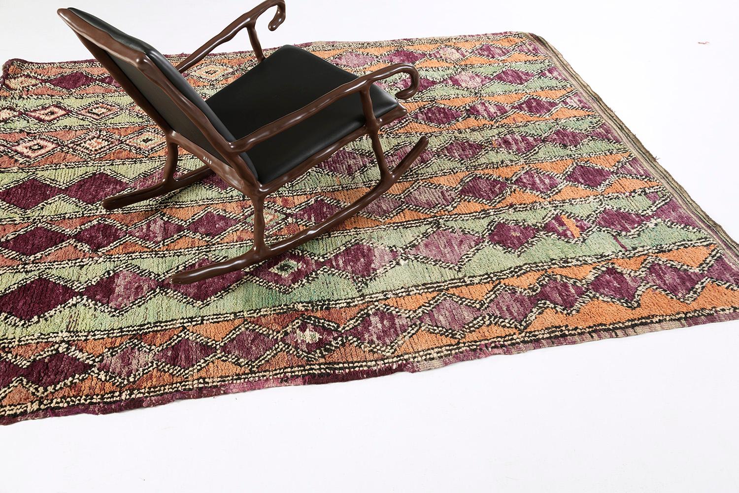 Marokkanischer Beni Ourain-Teppich mit Stammesmotiv von Mehraban Teppiche (Handgewebt) im Angebot