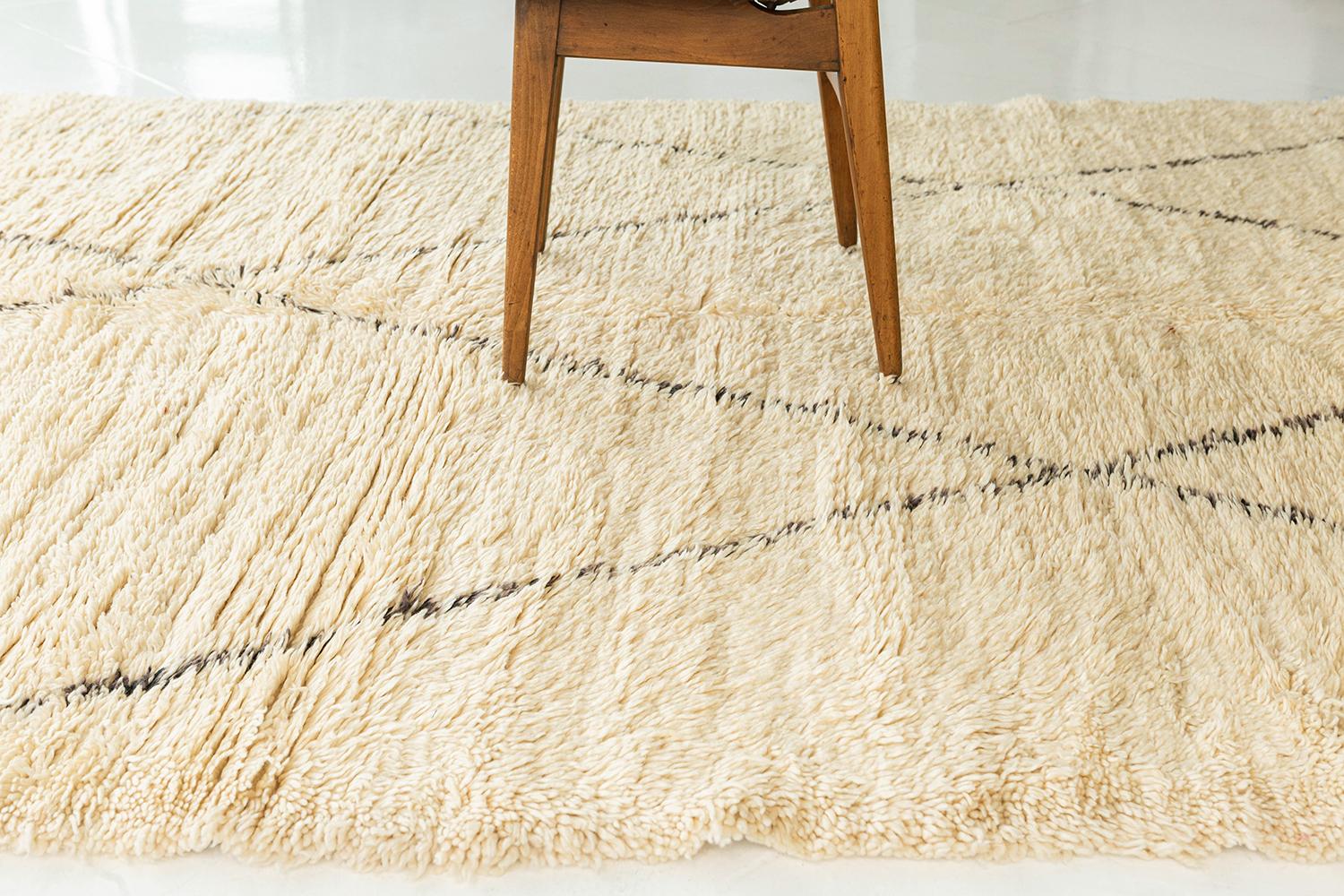 Tapis vintage marocain de la tribu Beni Ourain en vente 3