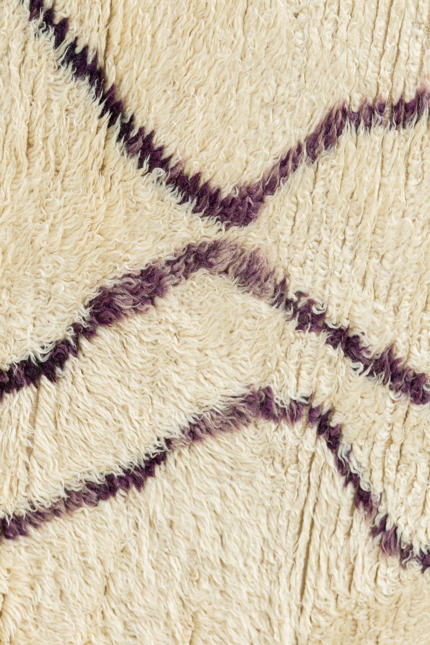 Marokkanischer Beni Ourain-Teppich mit Stammesmotiv im Angebot 5