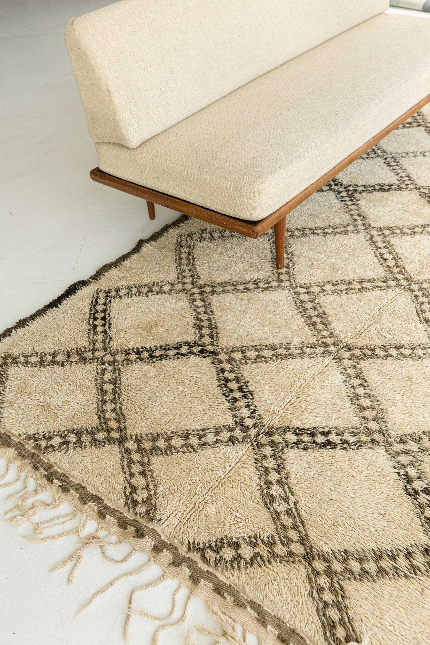 Let you eyes smize with our Classic and timeless Beni Ourain Moroccan rug from Atlas collection. Diamonds are aligned in clay lozenges with extended sides and formed an impressive design in an ivory. Checkered patterns are in both top and bottom to