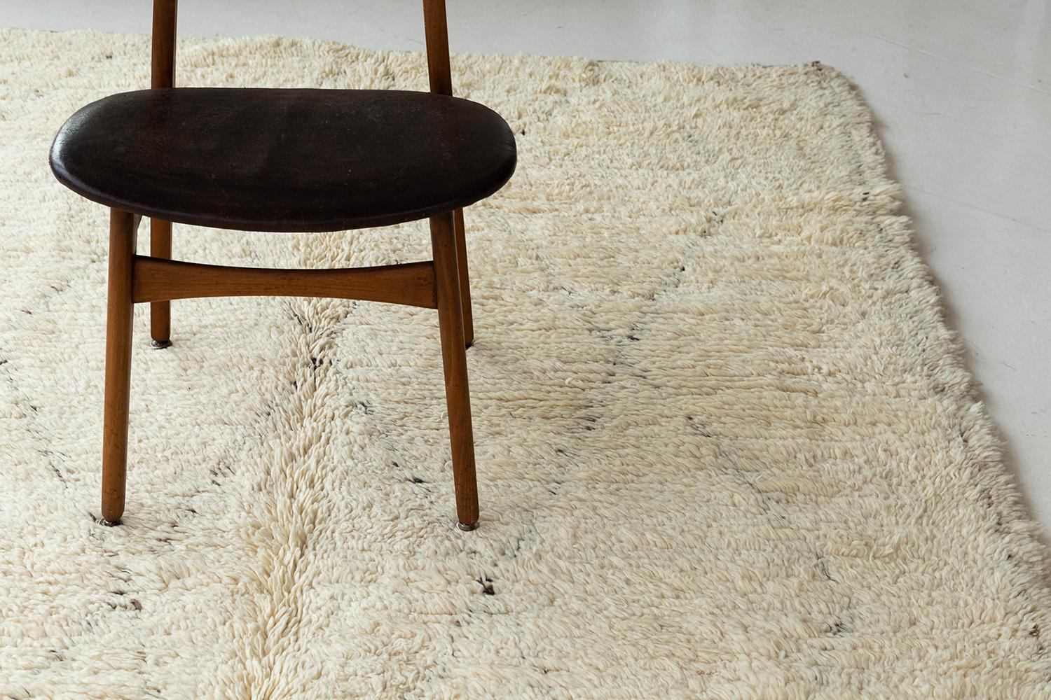 Marokkanischer Beni Ourain-Teppich mit Stammesmotiv im Angebot 2