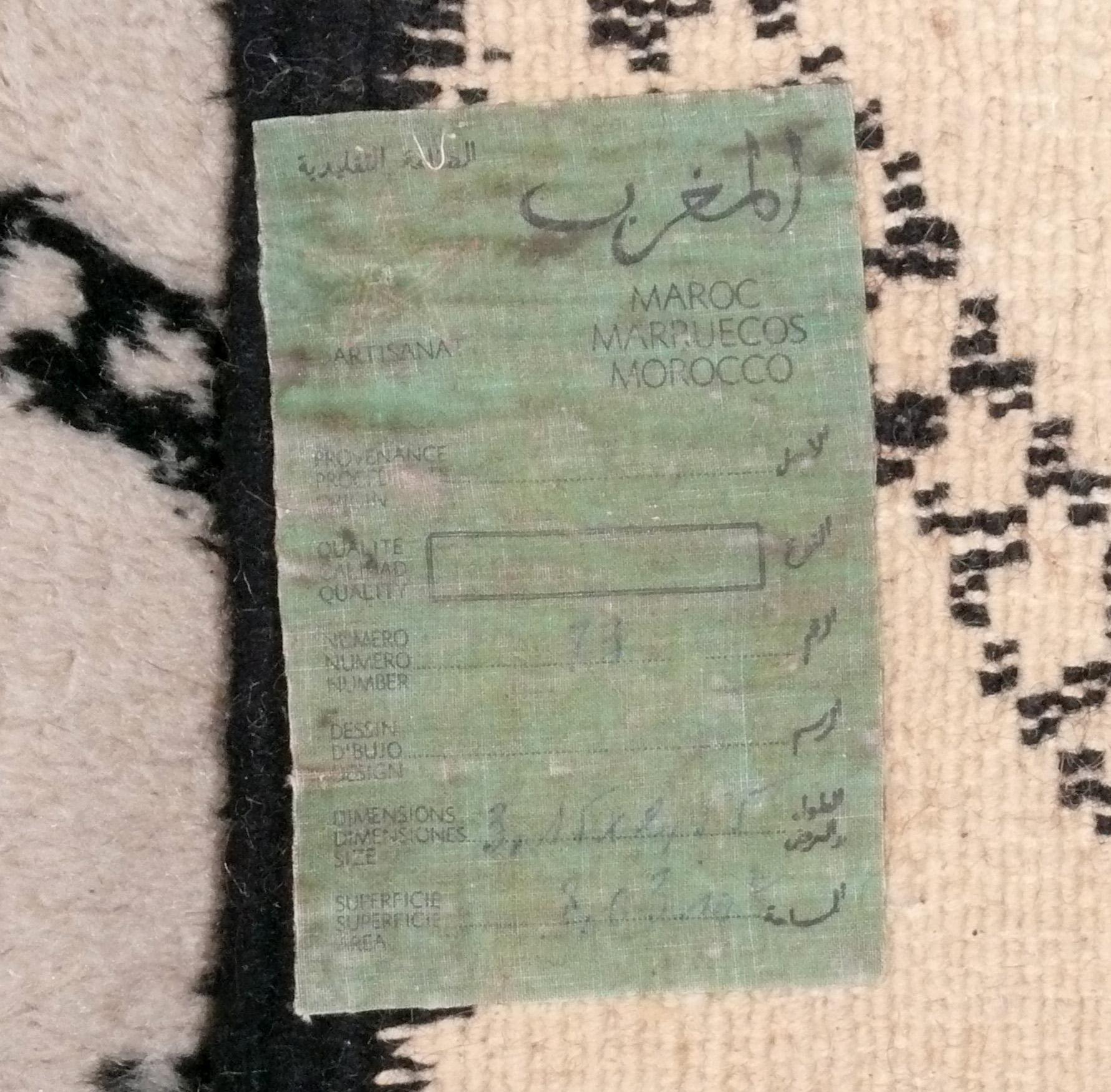 Tappeto o tappeto marocchino d'epoca Beni Ourain annodato a mano in lana, Marocco, anni '70 circa. Misura ben 117