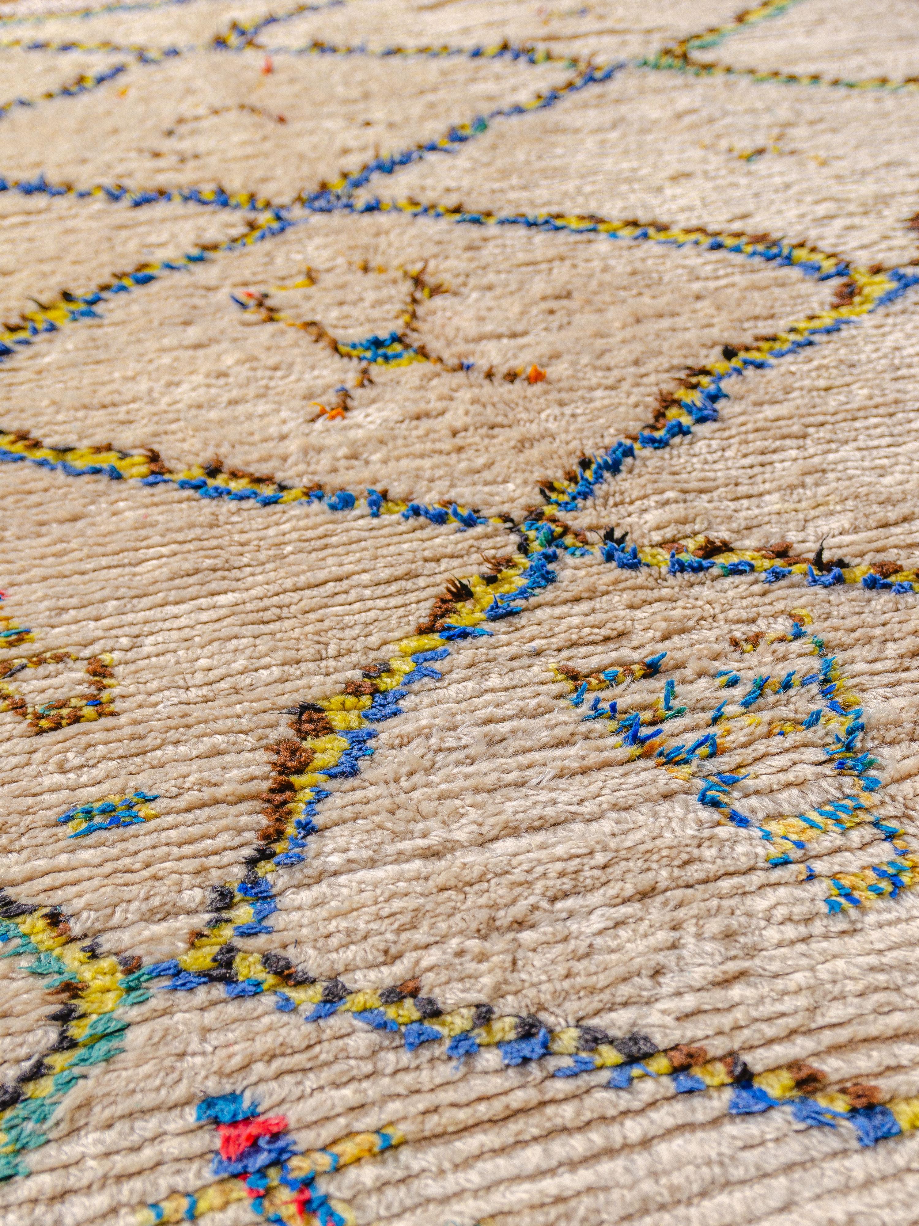 Vintage marokkanischen Berber Azilal neutral Teppich kuratiert von Breuckelen Berber (Minimalistisch) im Angebot