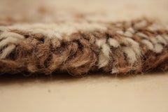 Marokkanischer Beni Ouarain-Teppich aus Berber in Weiß/Mocha und seltener Größe, Vintage