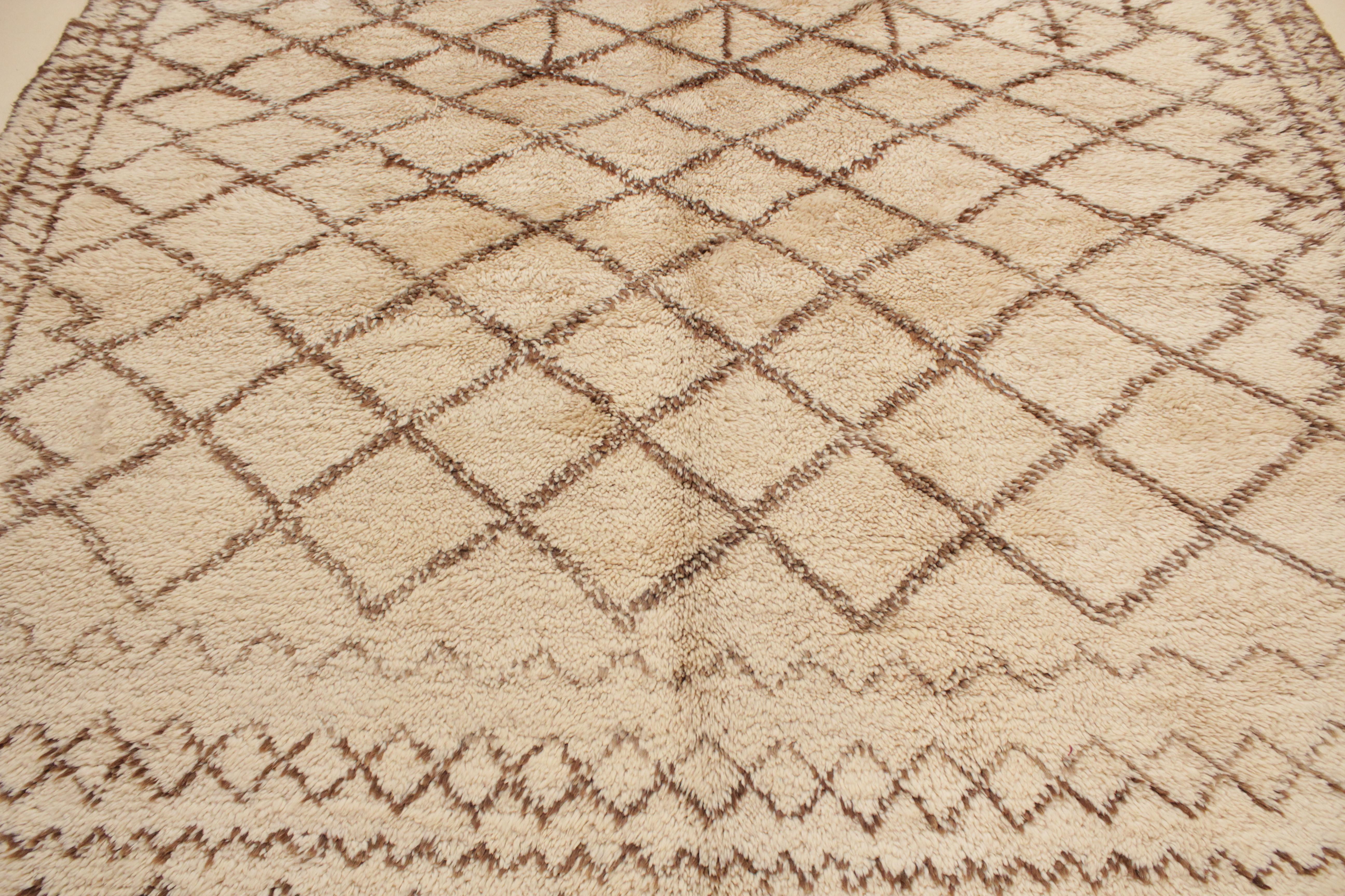 Mid-20th Century Vintage Moroccan Berber Beni Ouarain Rug in White/Mocha and Rare Size For Sale