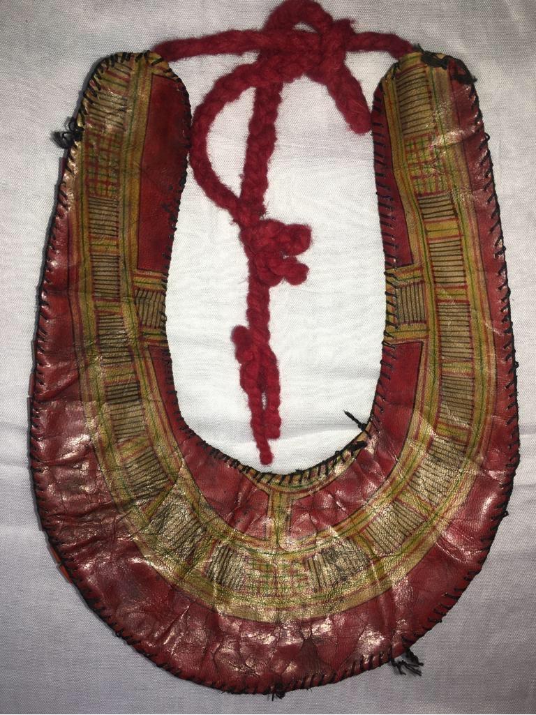 Marokkanische Boho Chic Vintage-Halskette mit Berberkragen und Tuareg-Leder (Achat) im Angebot