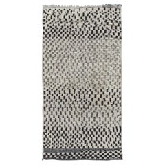 Tapis berbère marocain vintage noué à la main beige, noir et gris