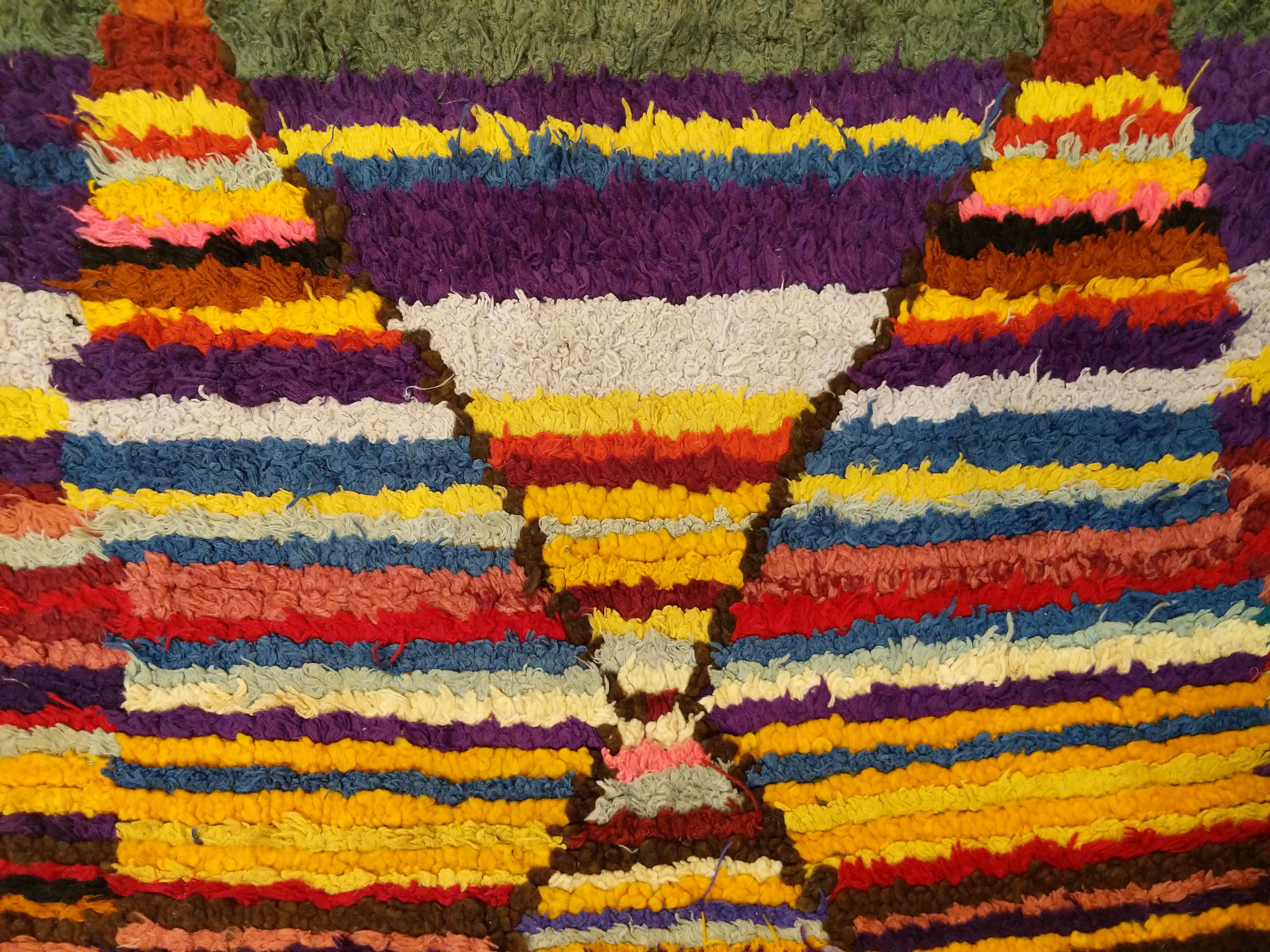 Alfombra de oración bereber marroquí vintage con diseño de nicho estriado en Excelente estado para la venta en Milan, IT