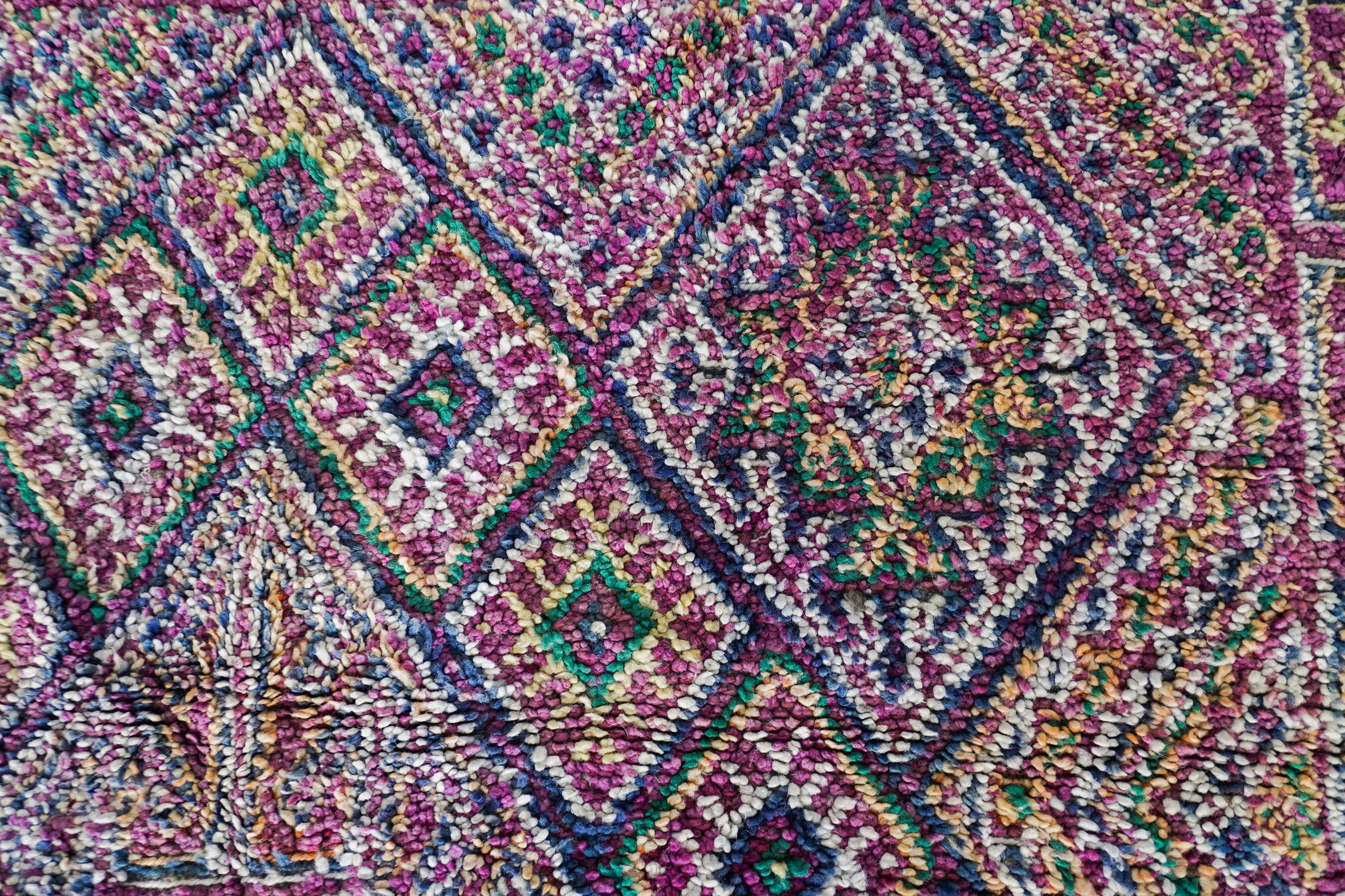 Noué à la main Tapis berbère marocain vintage des années 70  100% laine  6.4x11,5 Ft 195x350 Cm en vente