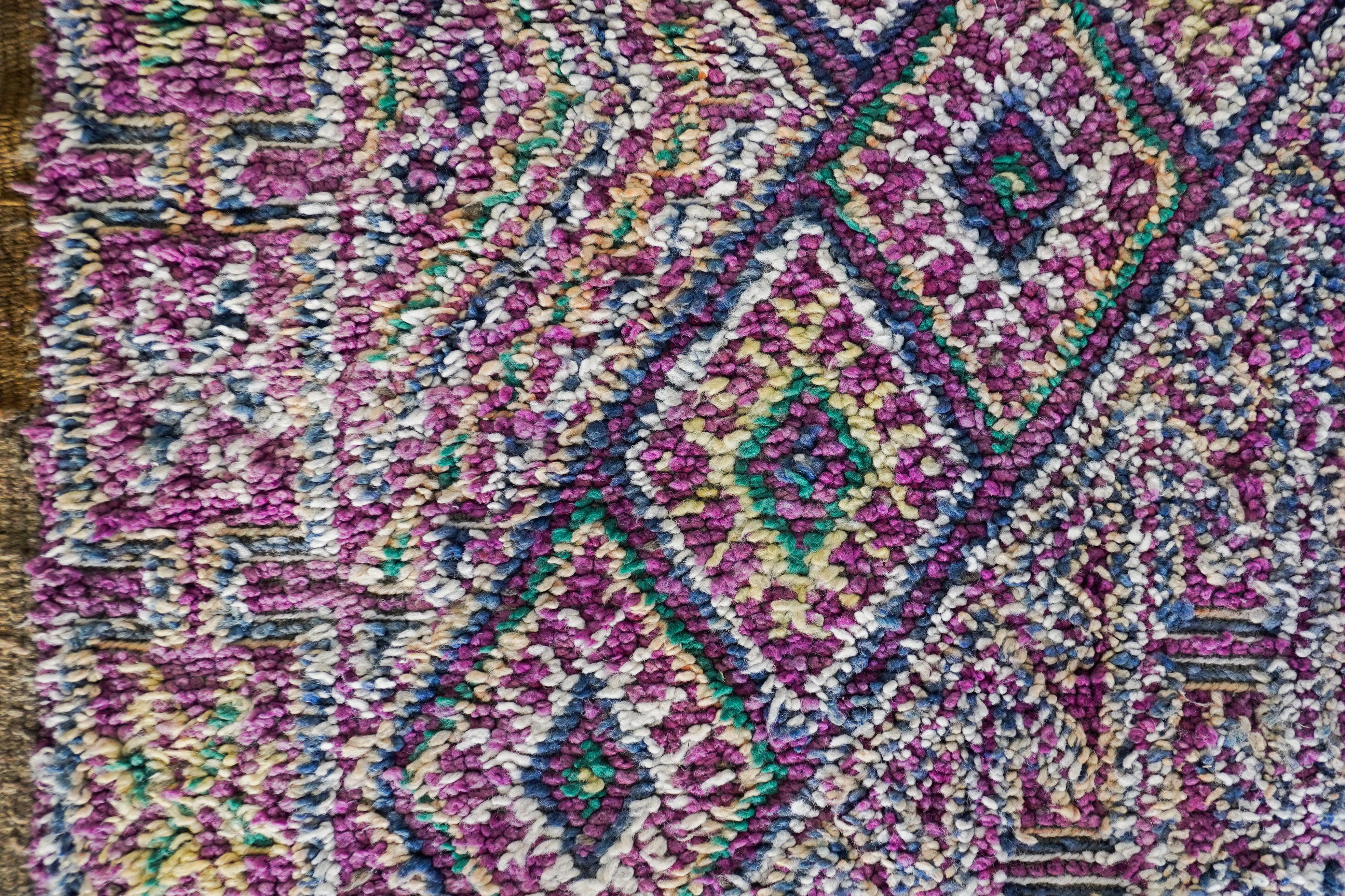 Marokkanischer Berberteppich aus den 70er Jahren  100% Wolle  6,4x11,5 Ft 195x350 Cm (Ende des 20. Jahrhunderts) im Angebot