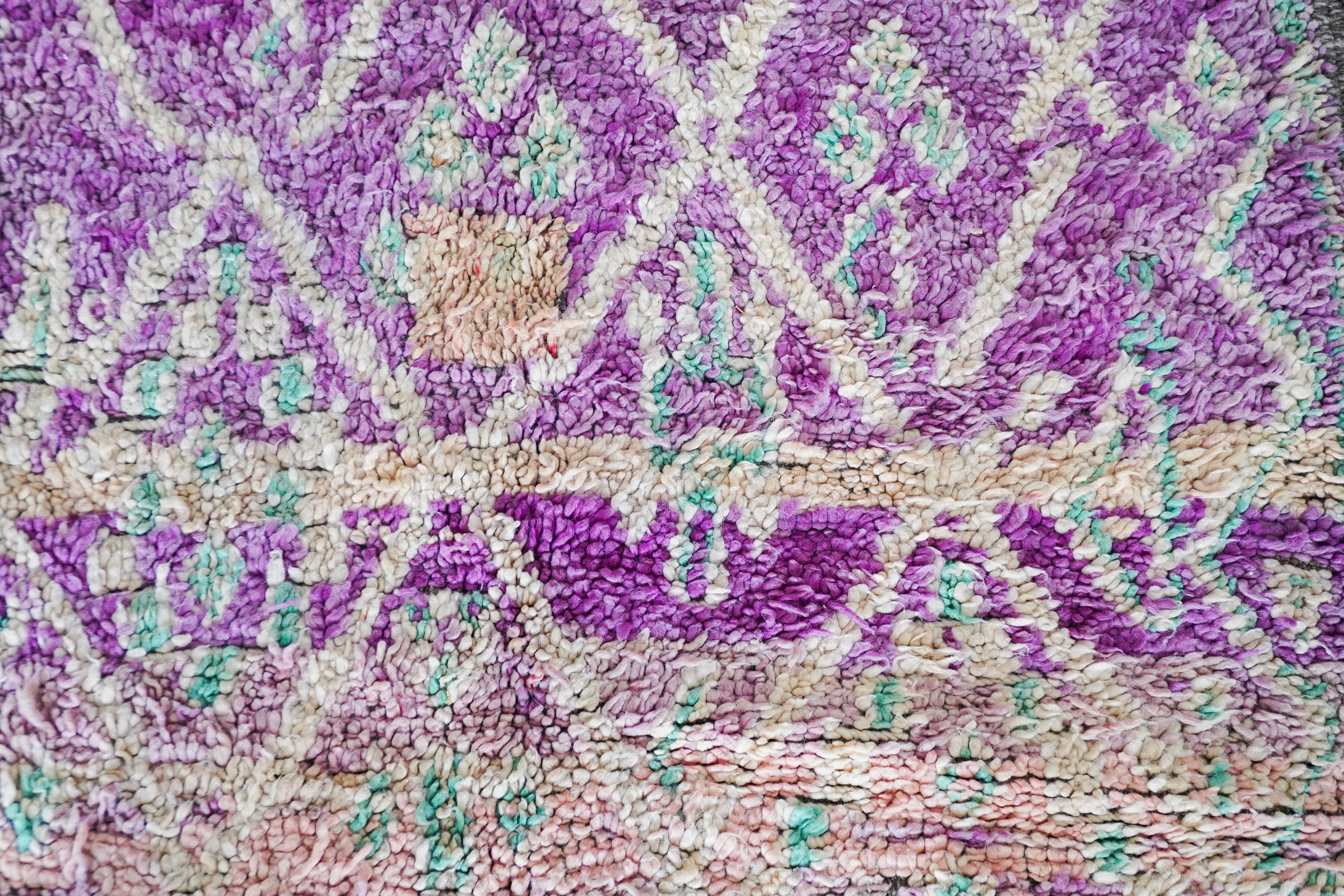 Tapis berbère marocain vintage des années 70  100% laine  6,8 x 9 Ft 205 x 270 cm État moyen - En vente à Salé, MA