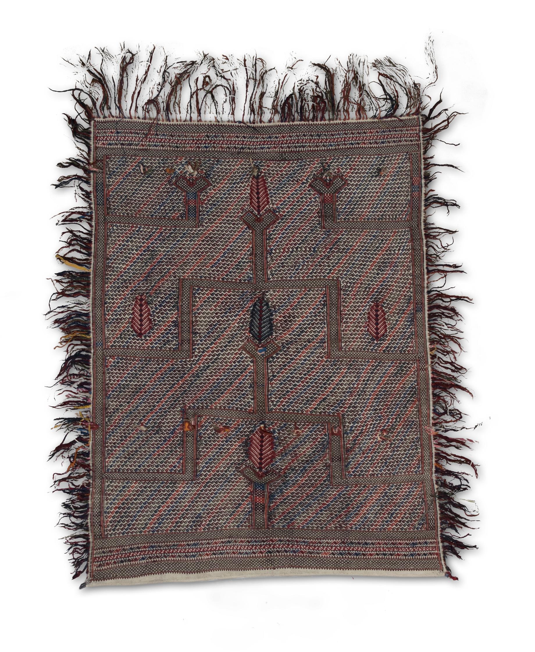 XX secolo Tappeto tribale d'epoca berbero marocchino Tazenakht tessuto a mano con nappe - 4′5″ × 5′1 in vendita