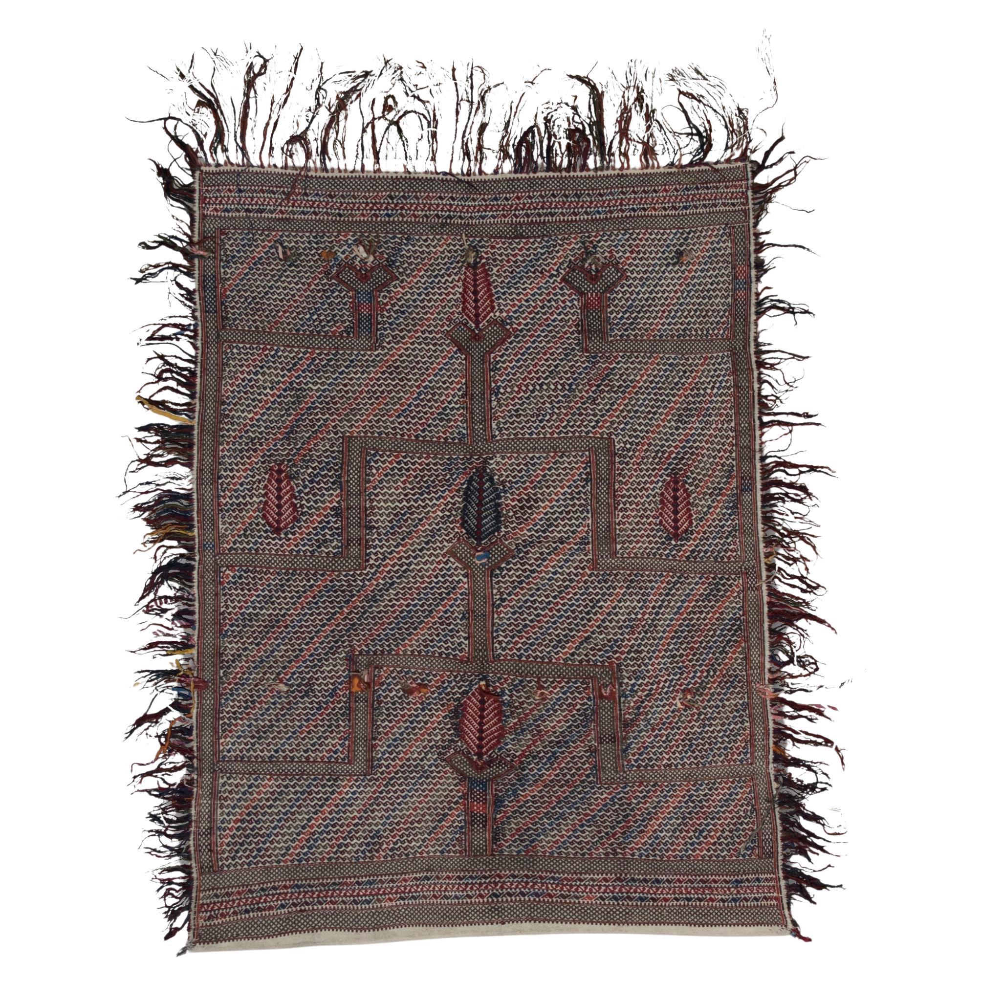 Tappeto tribale d'epoca berbero marocchino Tazenakht tessuto a mano con nappe - 4′5″ × 5′1 in vendita