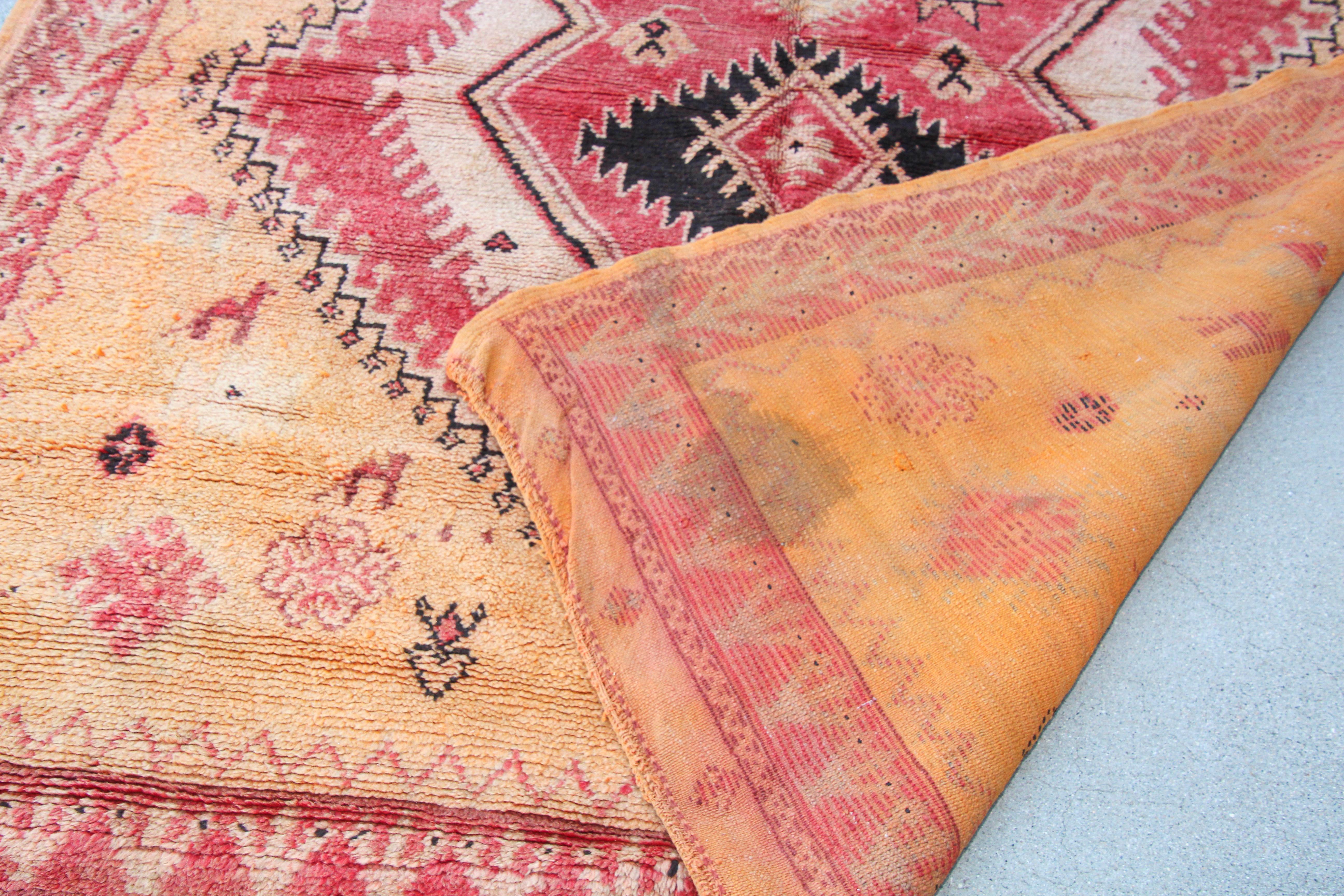 20ième siècle Tapis berbère marocain vintage des années 1960 en vente