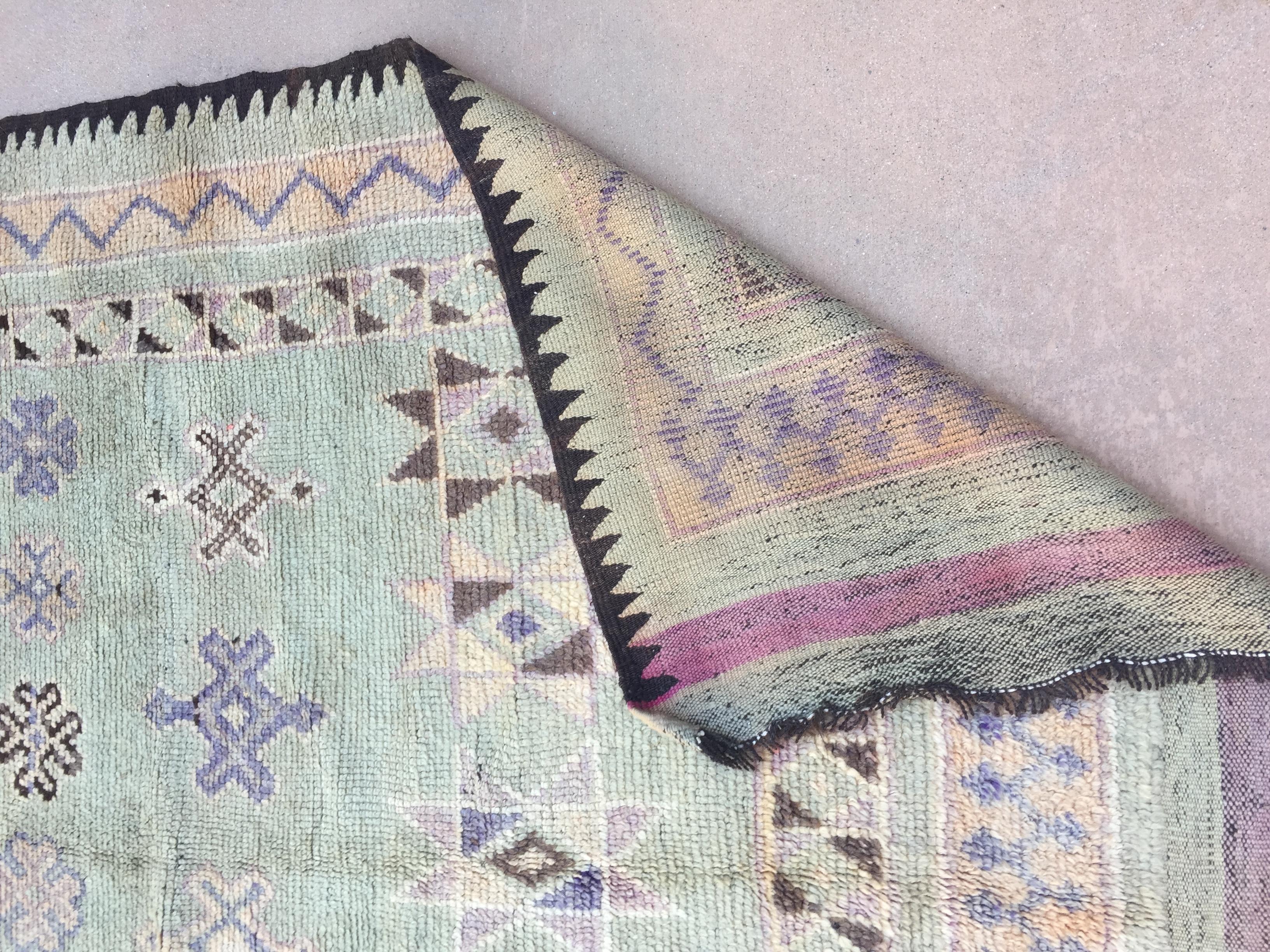 Alfombra bereber marroquí vintage circa 1960 en venta 4