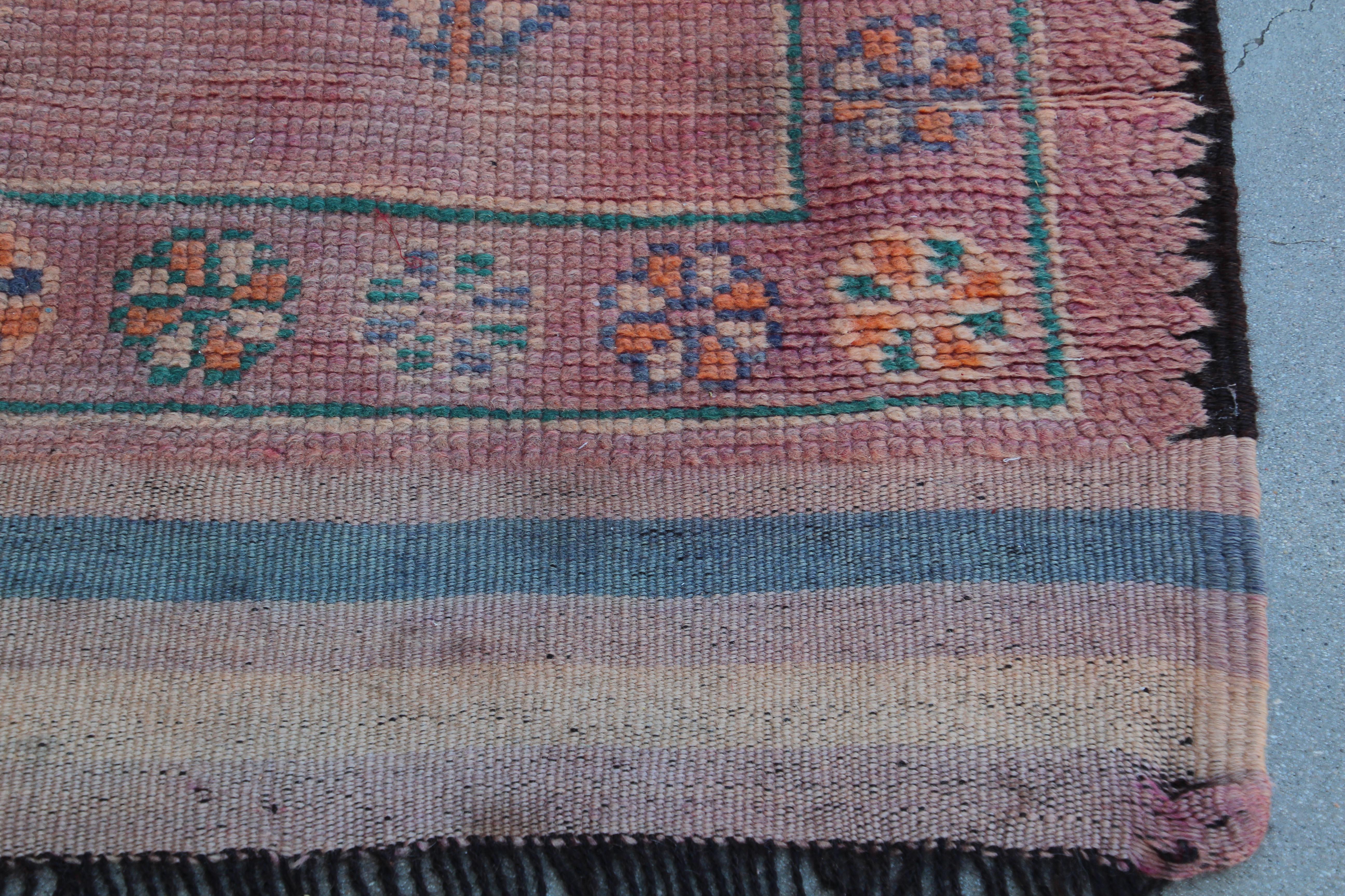 1960s Vintage Moroccan Berber Rug In Good Condition For Sale In North Hollywood, CA