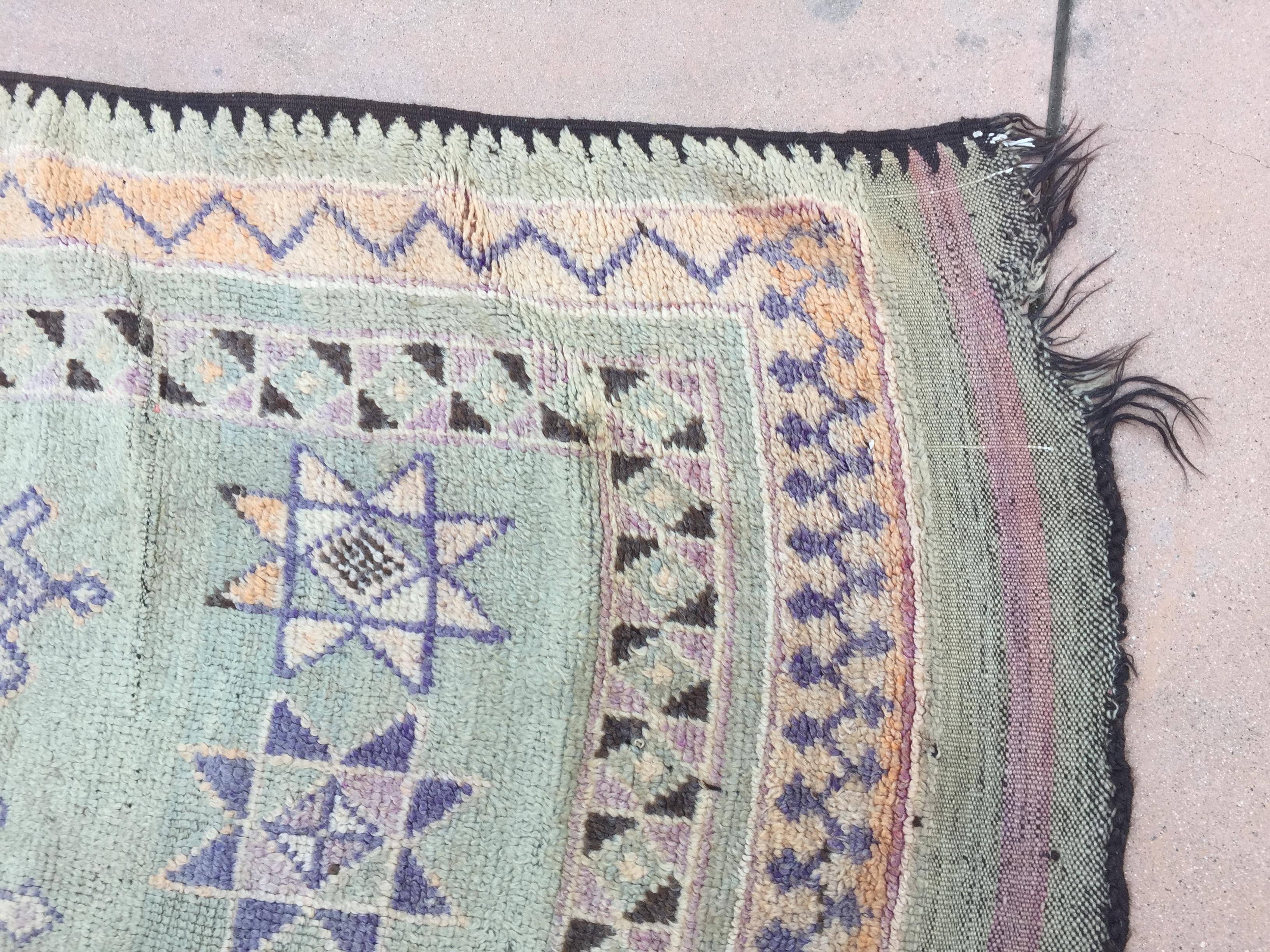 Vintage Moroccan Berber Rug circa 1960 In Good Condition For Sale In North Hollywood, CA