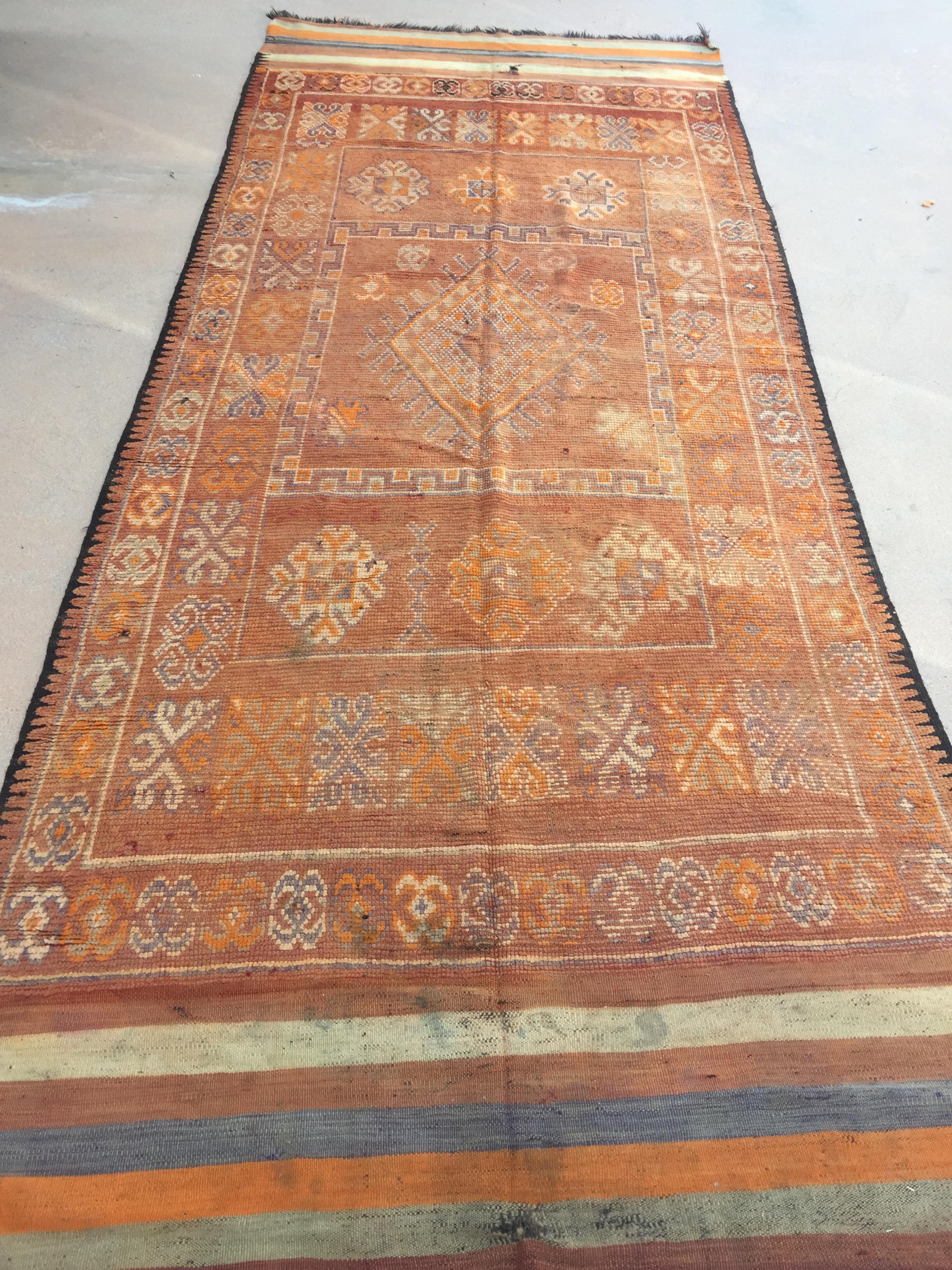 Vintage Moroccan Berber Rug, circa 1960 In Good Condition For Sale In North Hollywood, CA