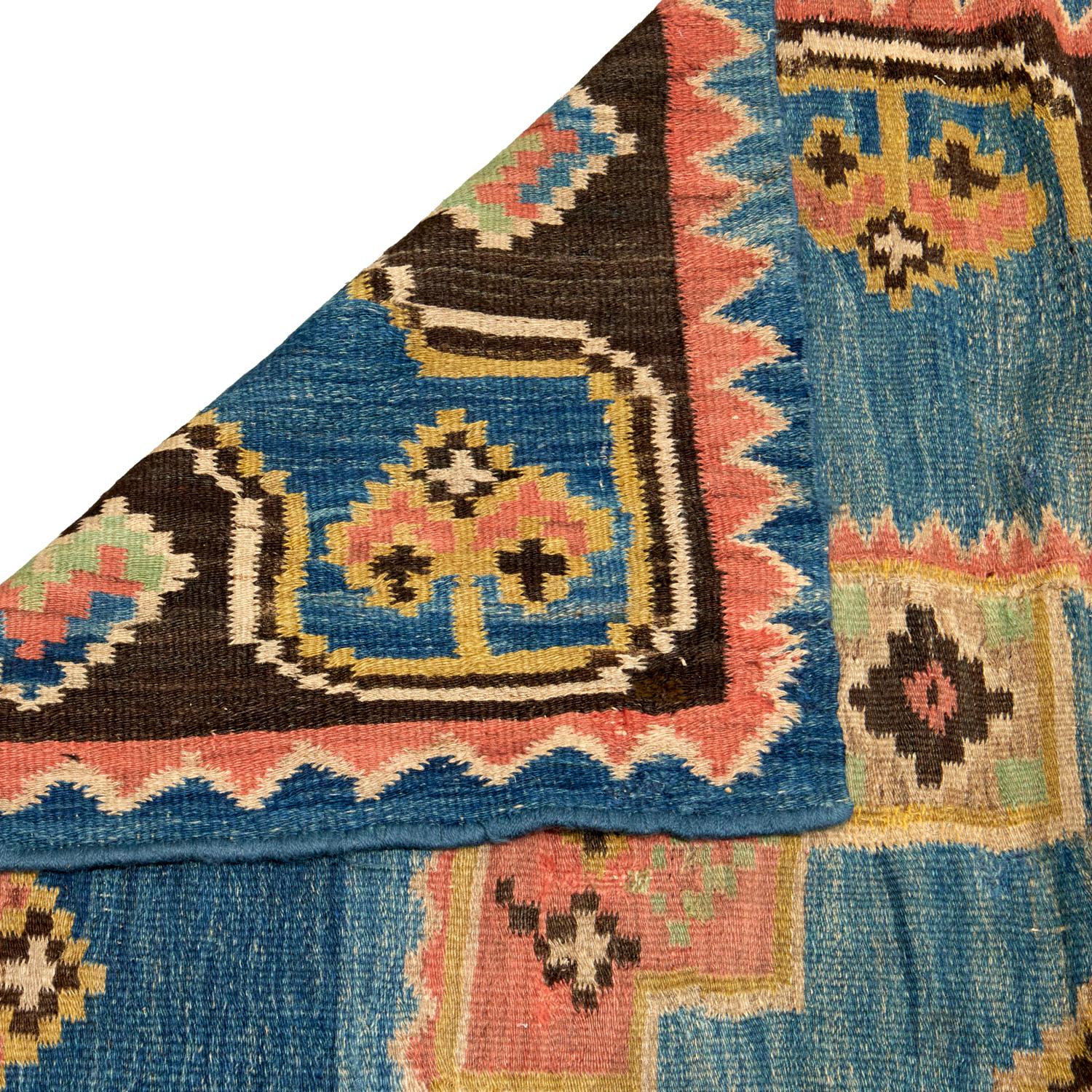 Marokkanischer blauer Kelim-Teppich im Vintage-Stil mit geometrischem Rand und zwei Diamanten im Lozenges-Stil im Angebot 2