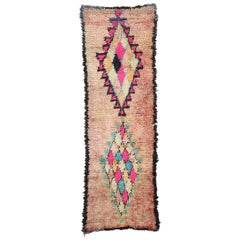 boucherouite läufer Vintage Moroccan Boucherouite Hallway Runner with Bohemian Style, Shag Rug