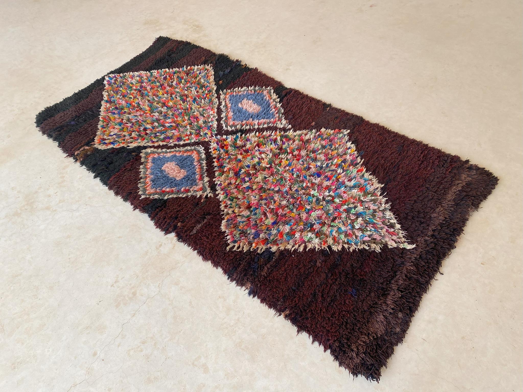 Bohemian Vintage Moroccan Boucherouite rug - Brown/multicolor - 3.1x5.9feet / 96x180cm For Sale