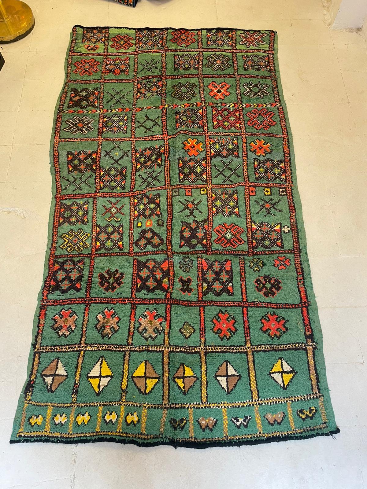 Vintage Moroccan Boucherouite Rug – Hand-Knotted Tribal Wool Early 20th Century For Sale 2