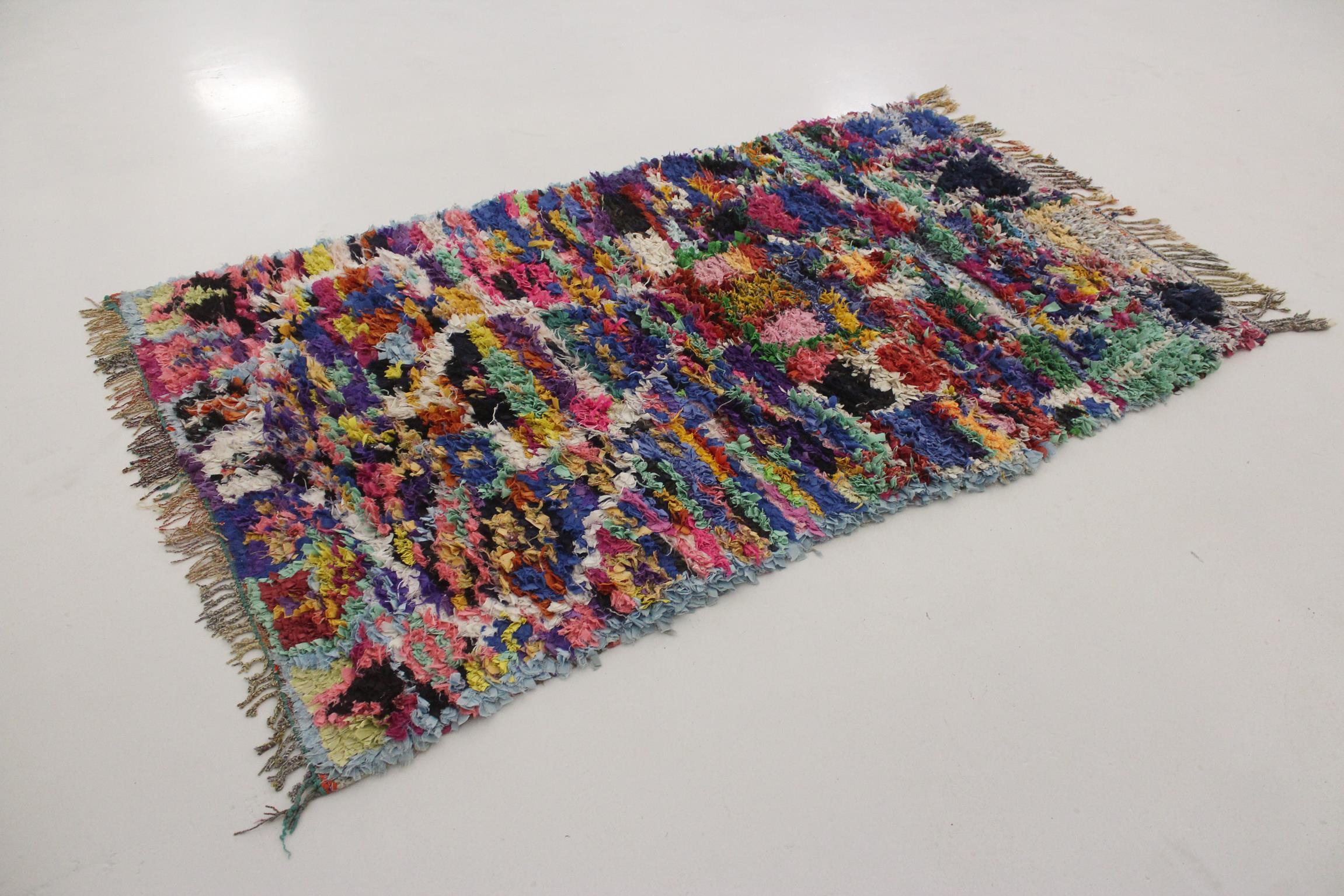 Hand-Woven Vintage Moroccan Boucherouite rug - Multicolor - 4x7feet / 123x213cm For Sale