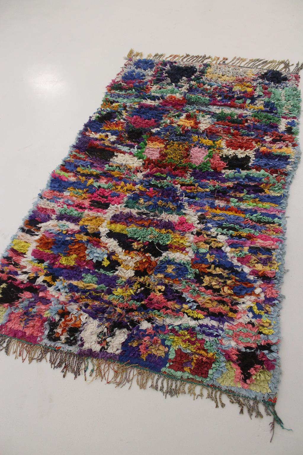 Vintage Moroccan Boucherouite rug - Multicolor - 4x7feet / 123x213cm In Good Condition For Sale In Marrakech, MA