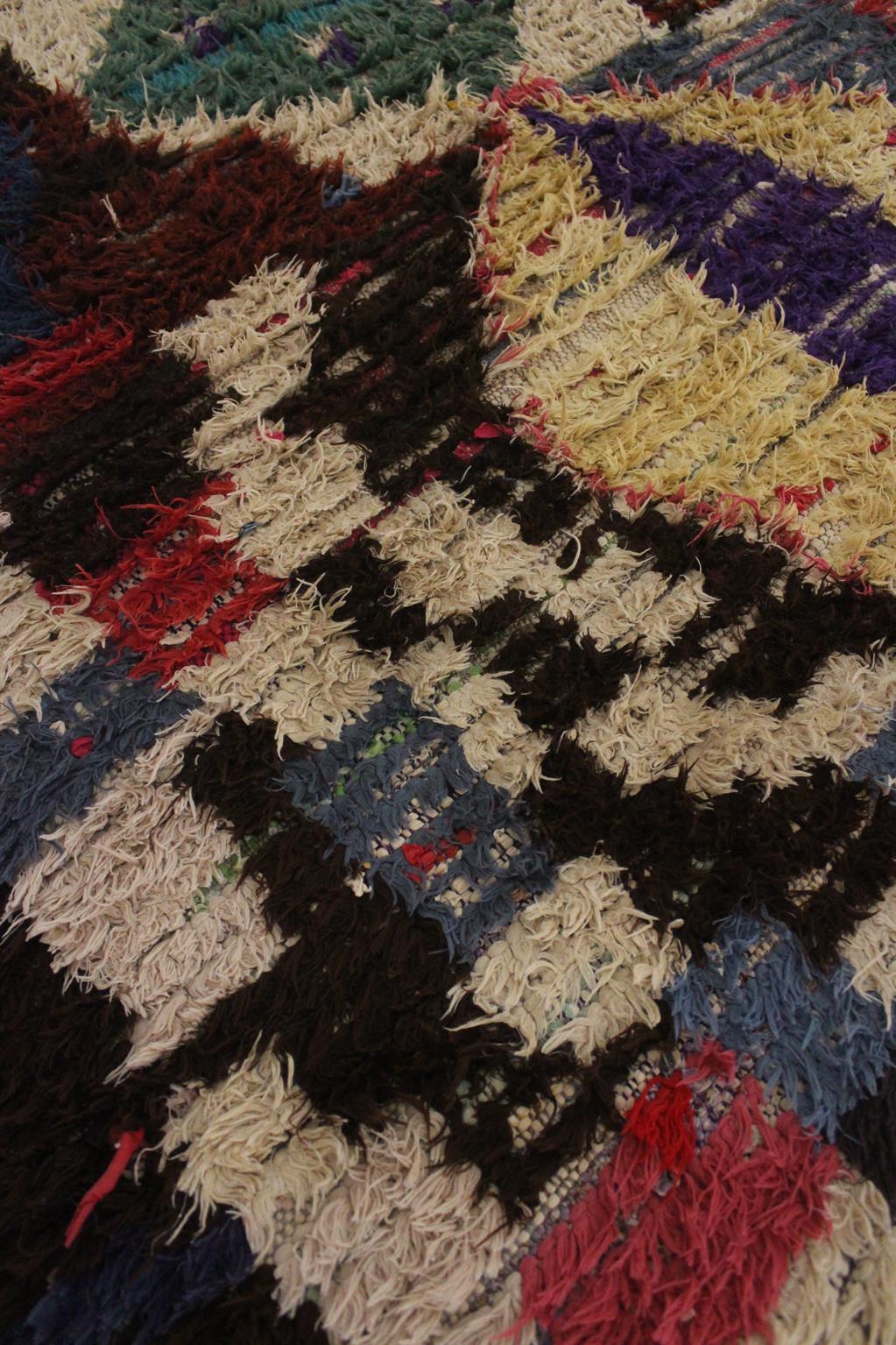 Vintage Moroccan Boucherouite rug - Multicolor - 5x5.7feet / 154x175cm For Sale 3